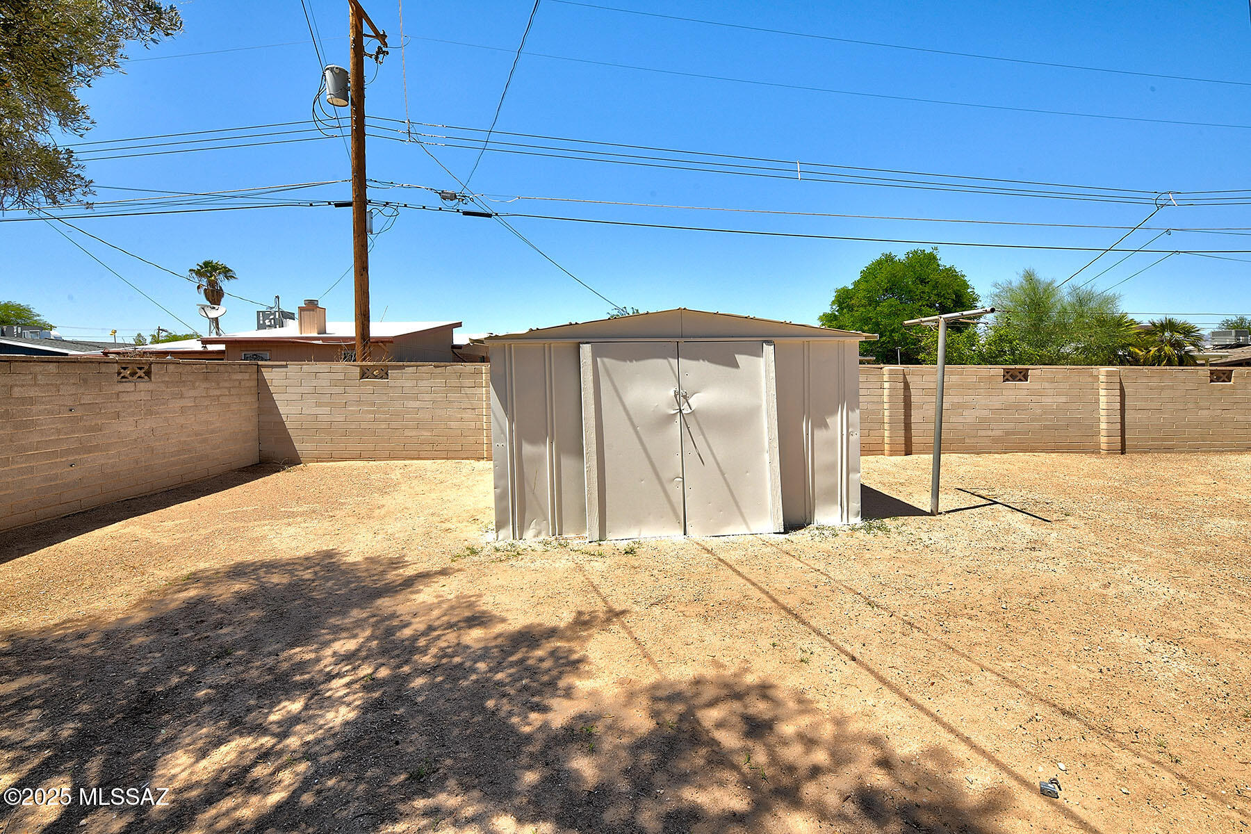 5035 E CECELIA Street