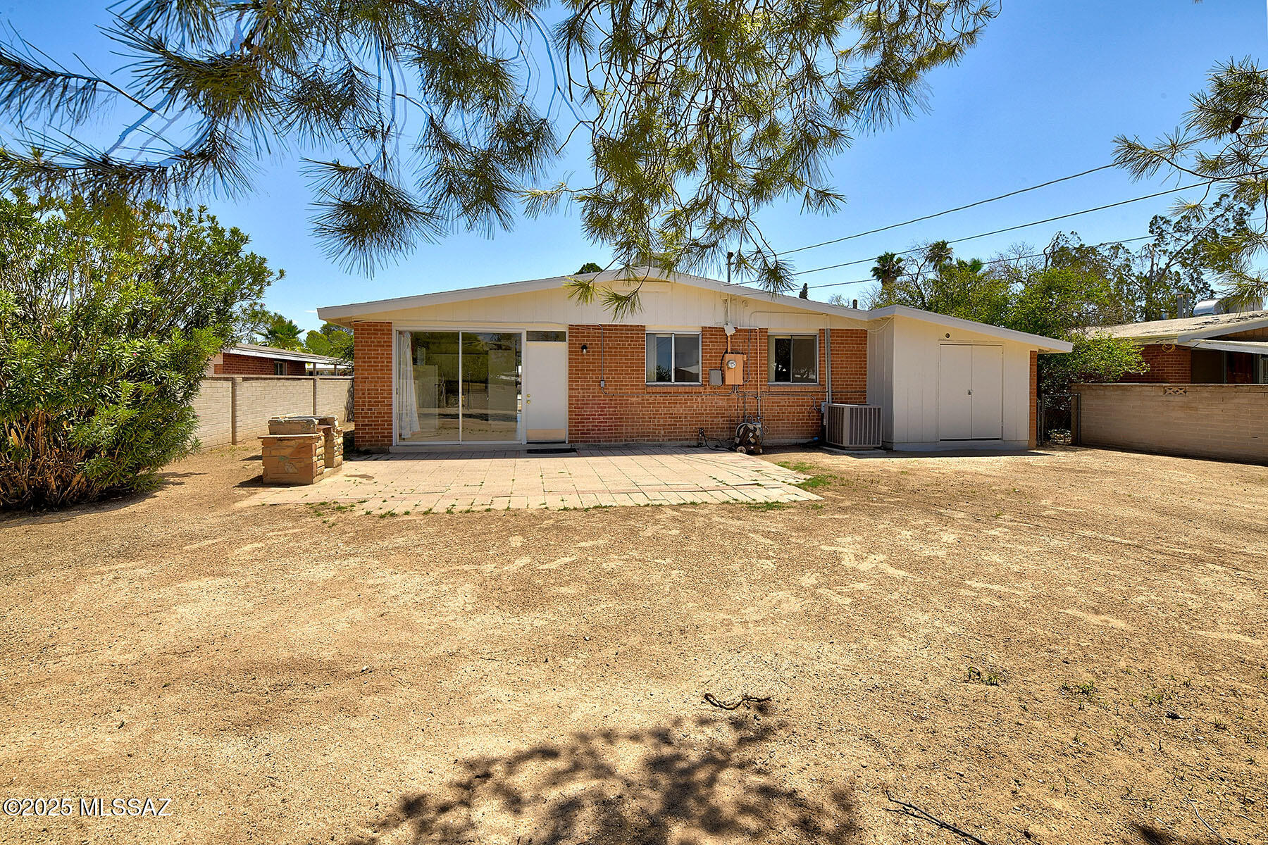 5035 E CECELIA Street