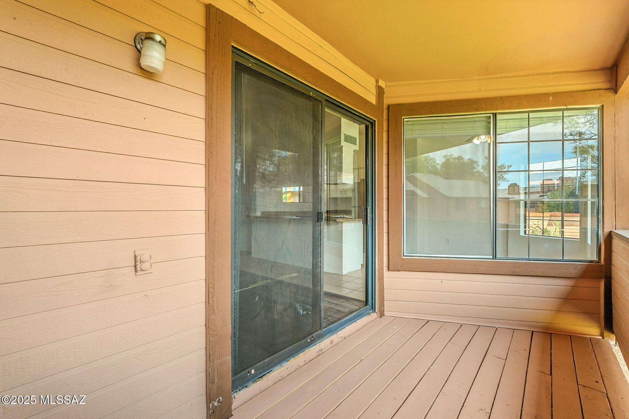 1686 W Wood Bridge Court