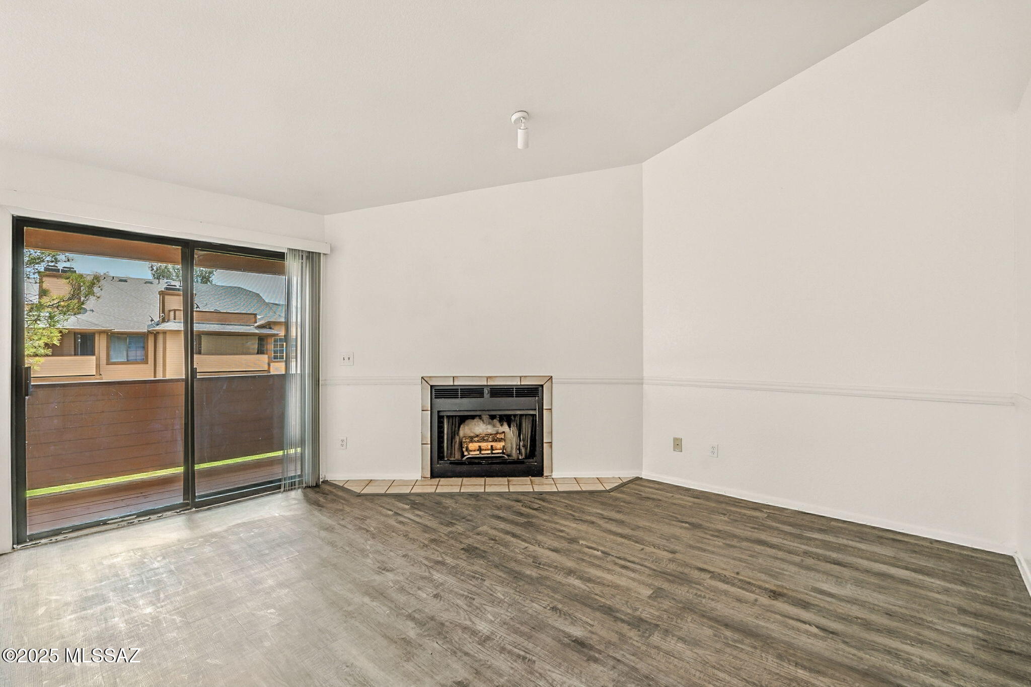 1686 W Wood Bridge Court