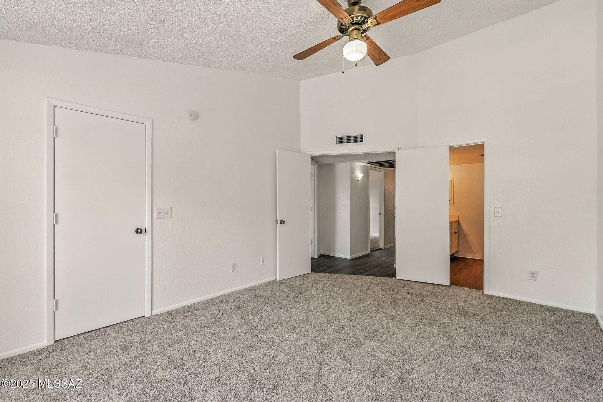 1686 W Wood Bridge Court