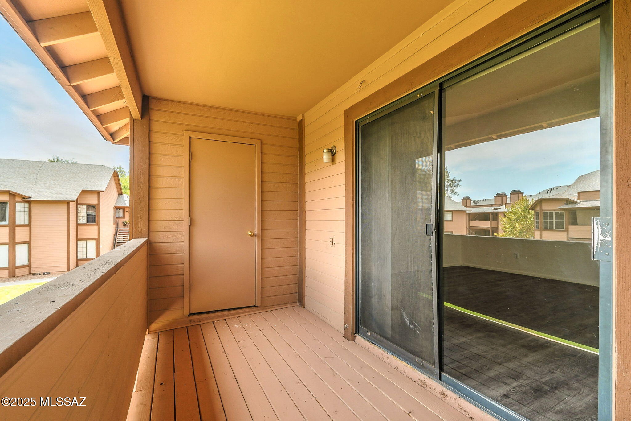 1686 W Wood Bridge Court