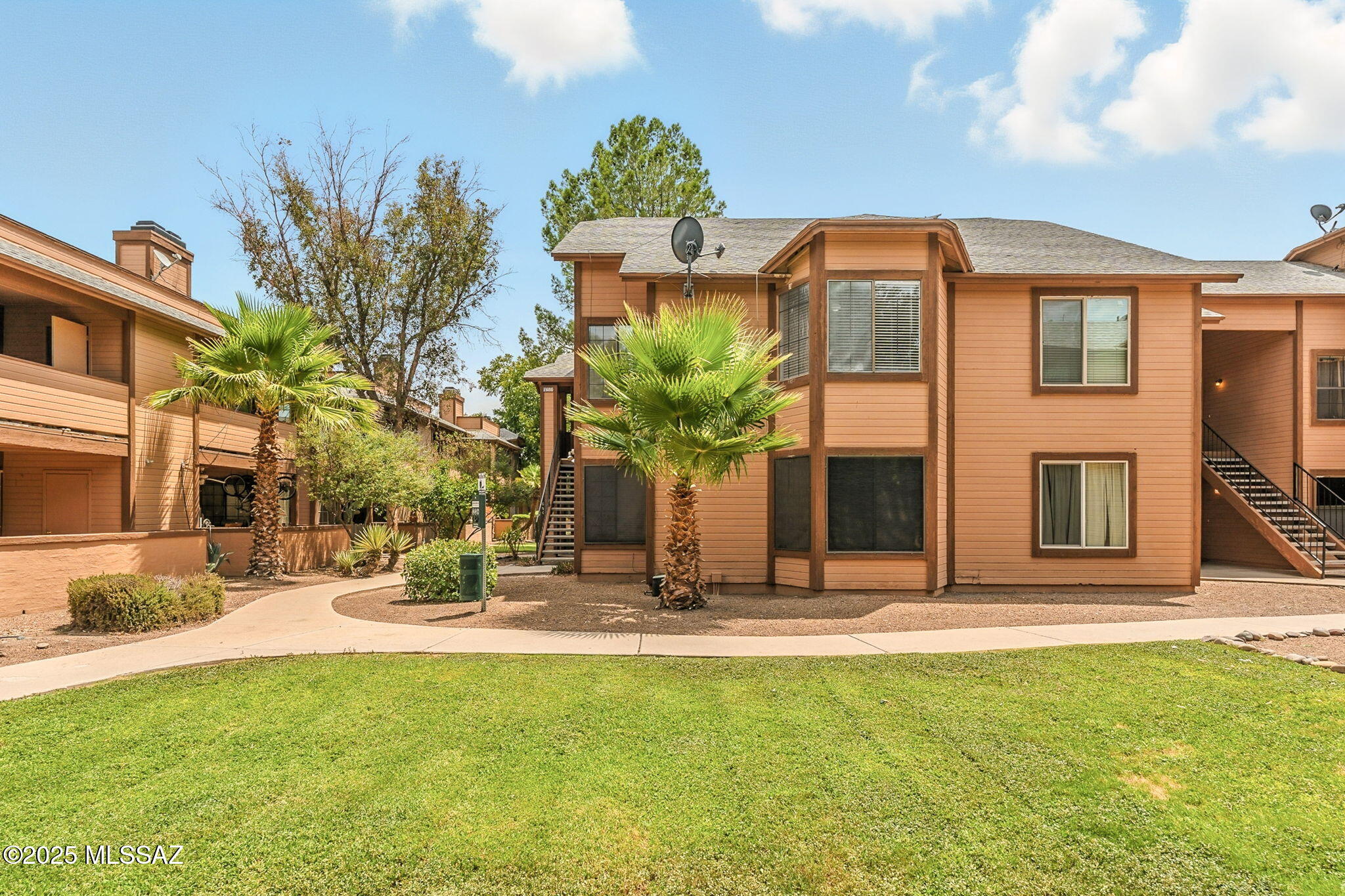 1686 W Wood Bridge Court