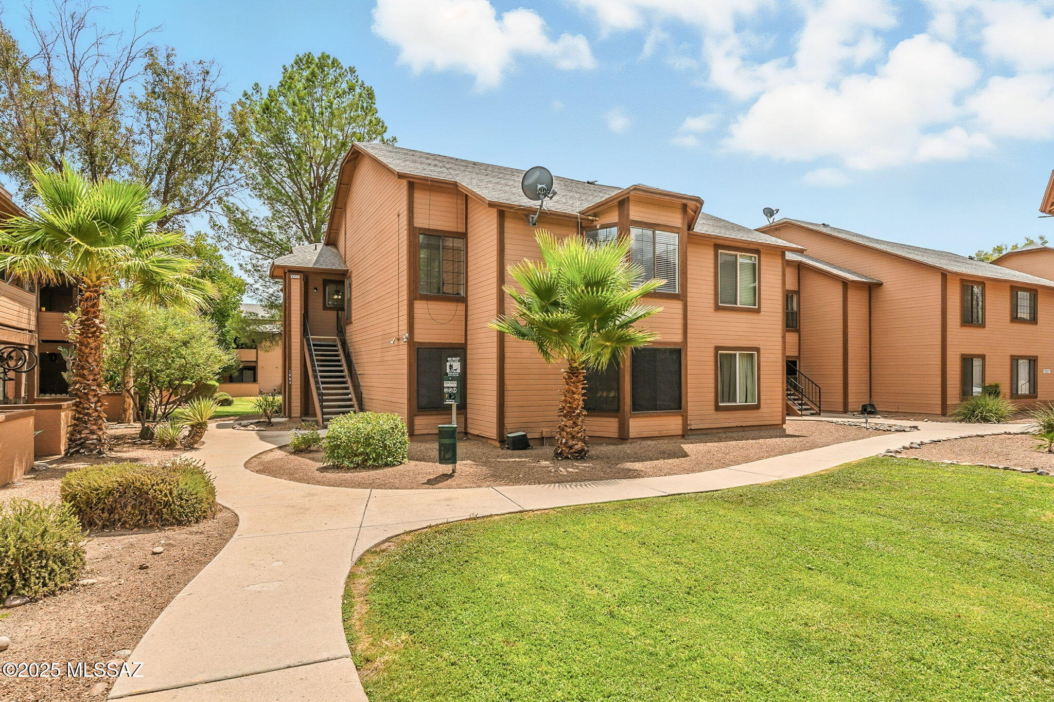 1686 W Wood Bridge Court