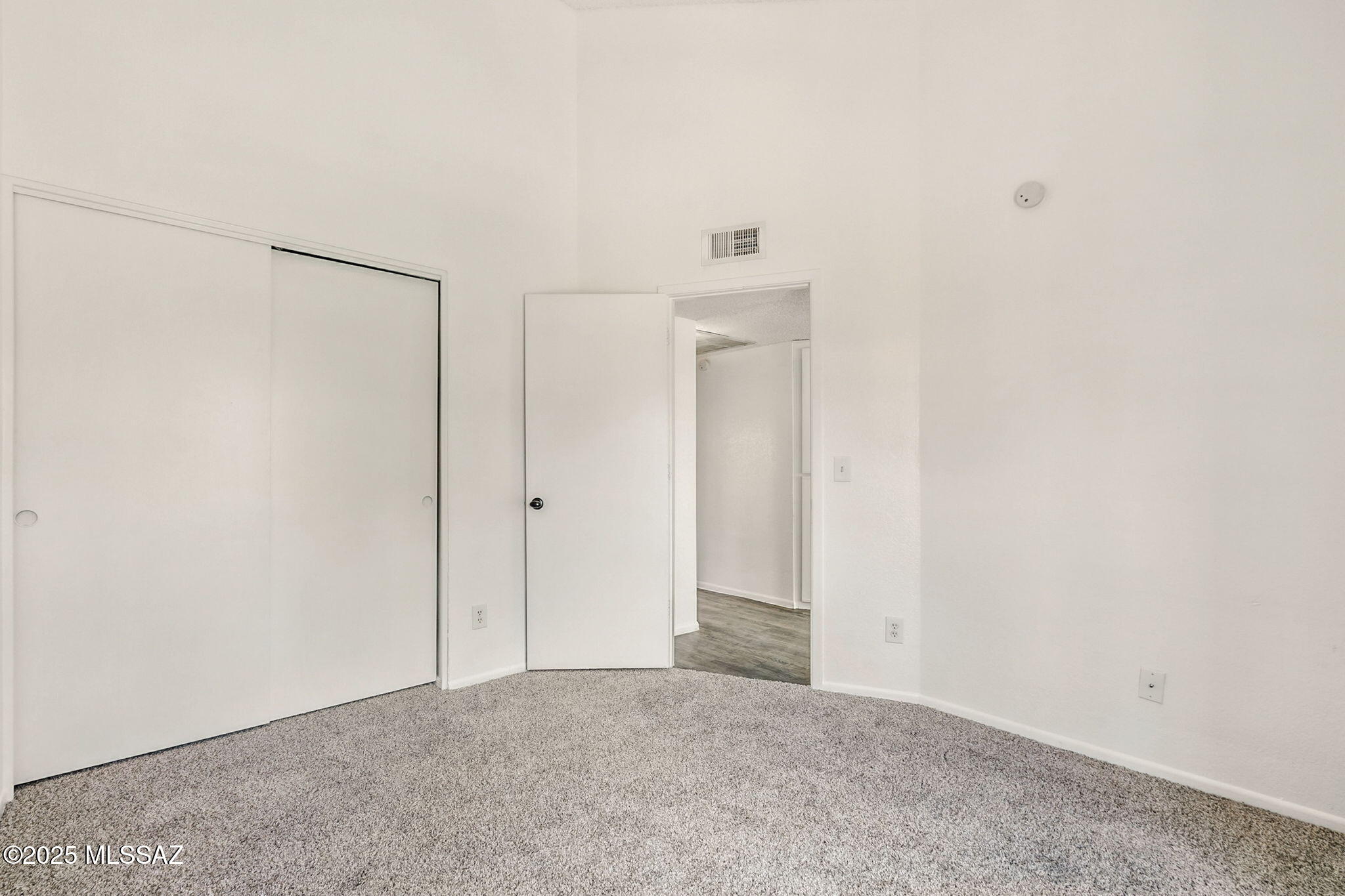 1686 W Wood Bridge Court