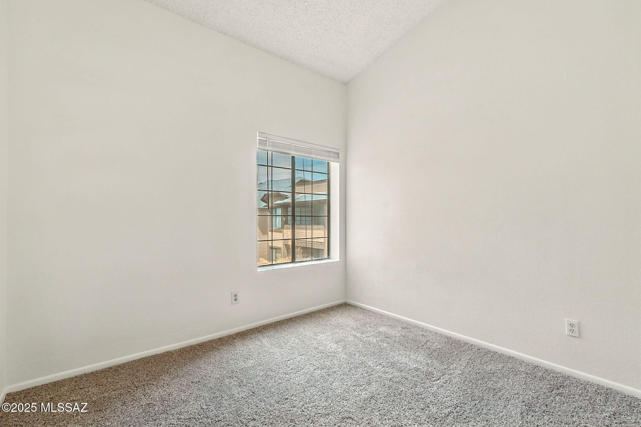 1686 W Wood Bridge Court