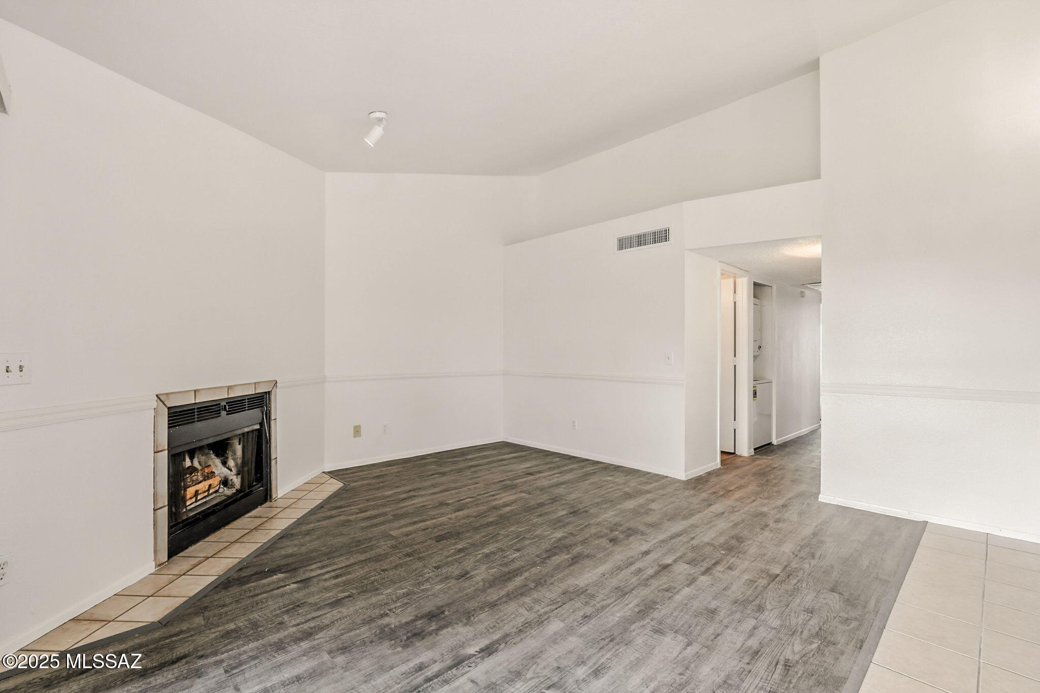 1686 W Wood Bridge Court