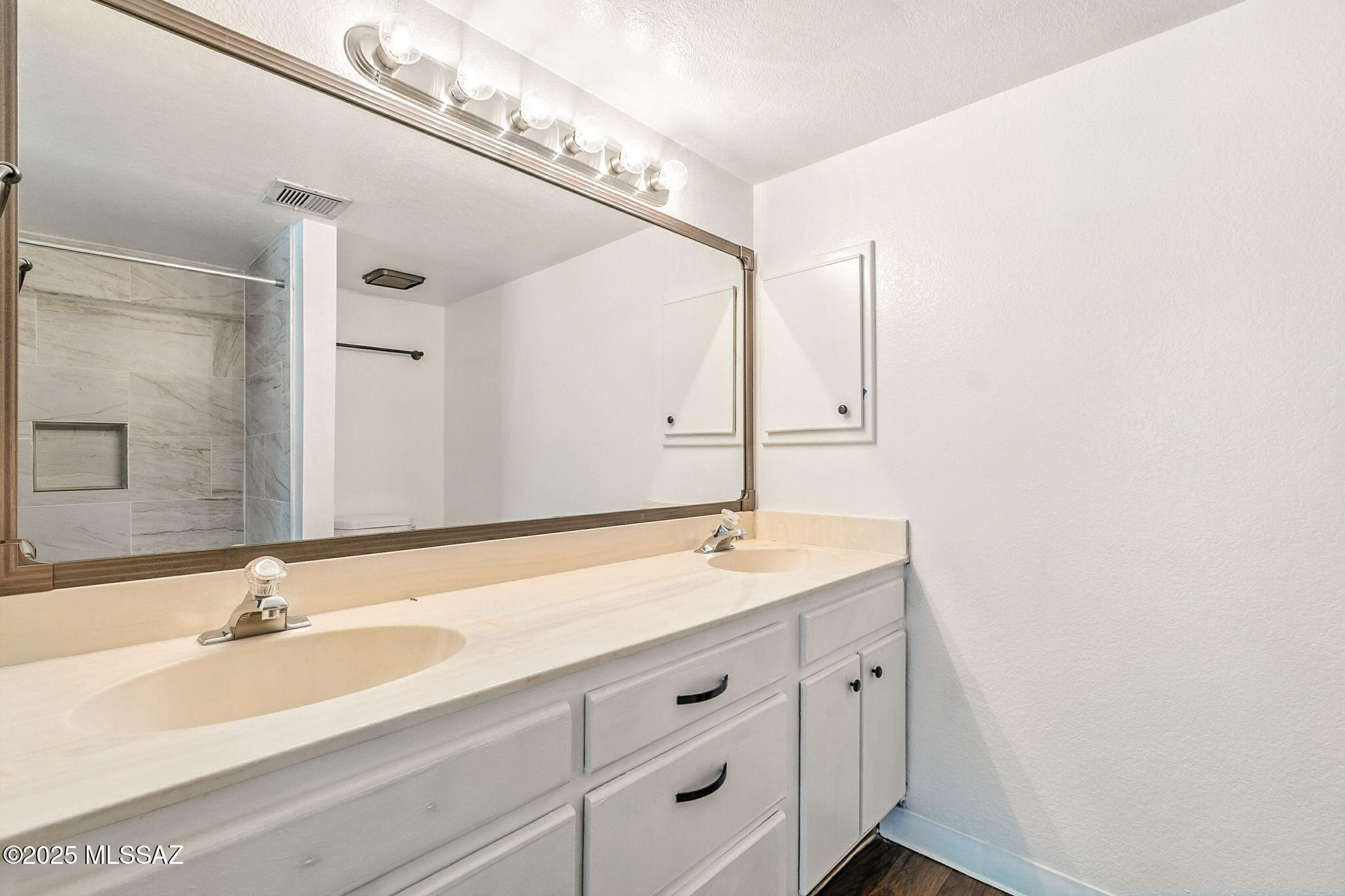 1686 W Wood Bridge Court