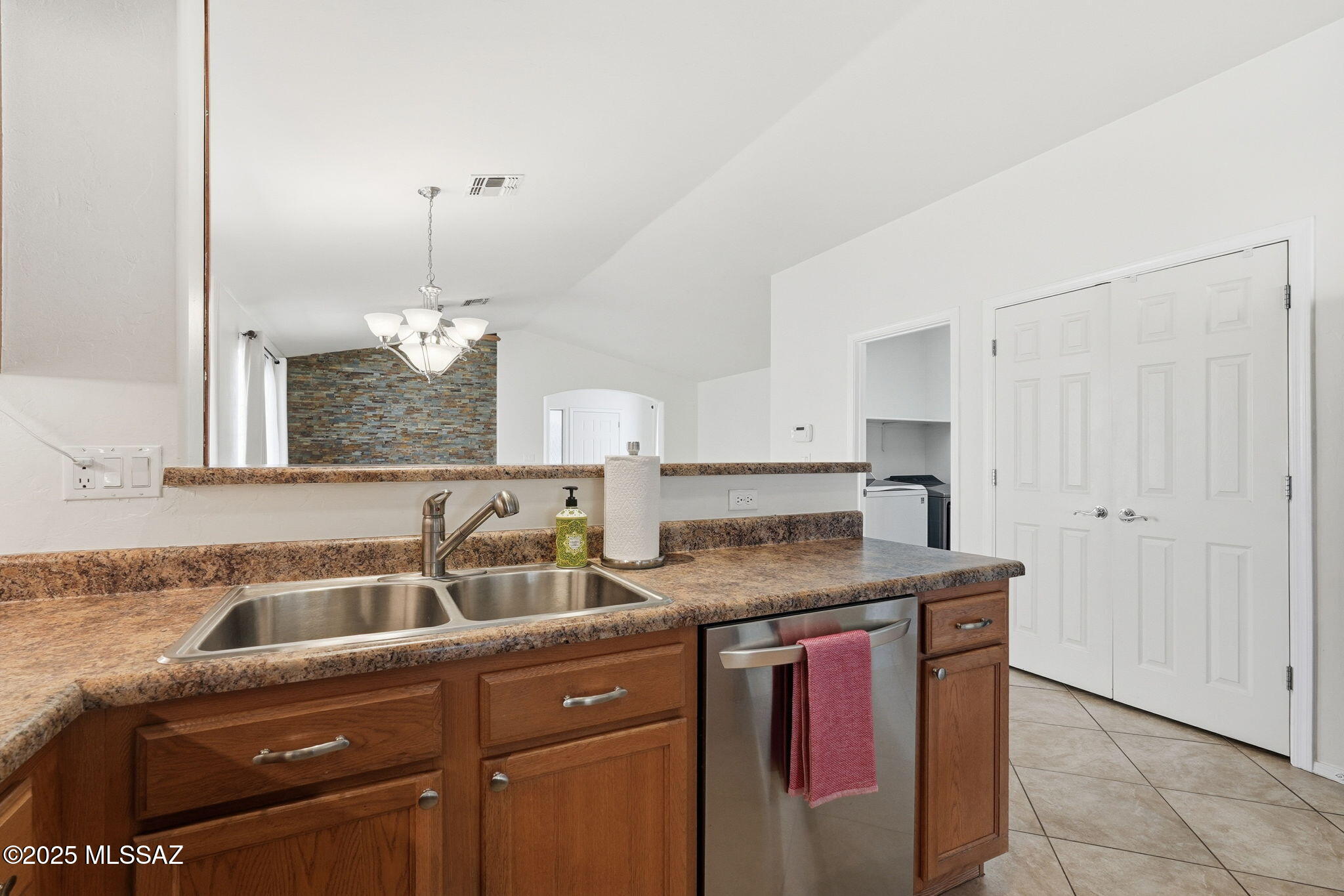 512 W Camino Tunera