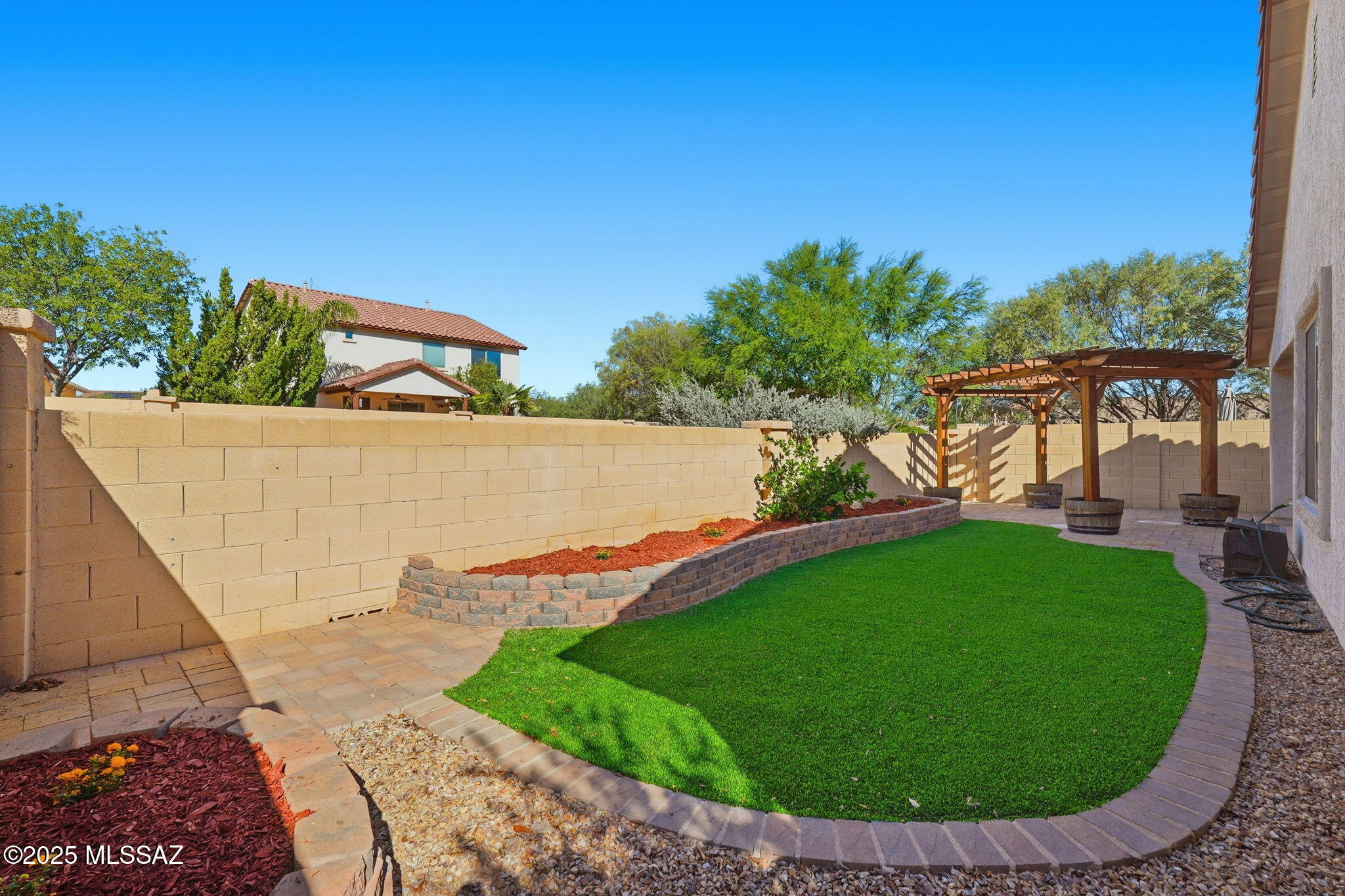 512 W Camino Tunera