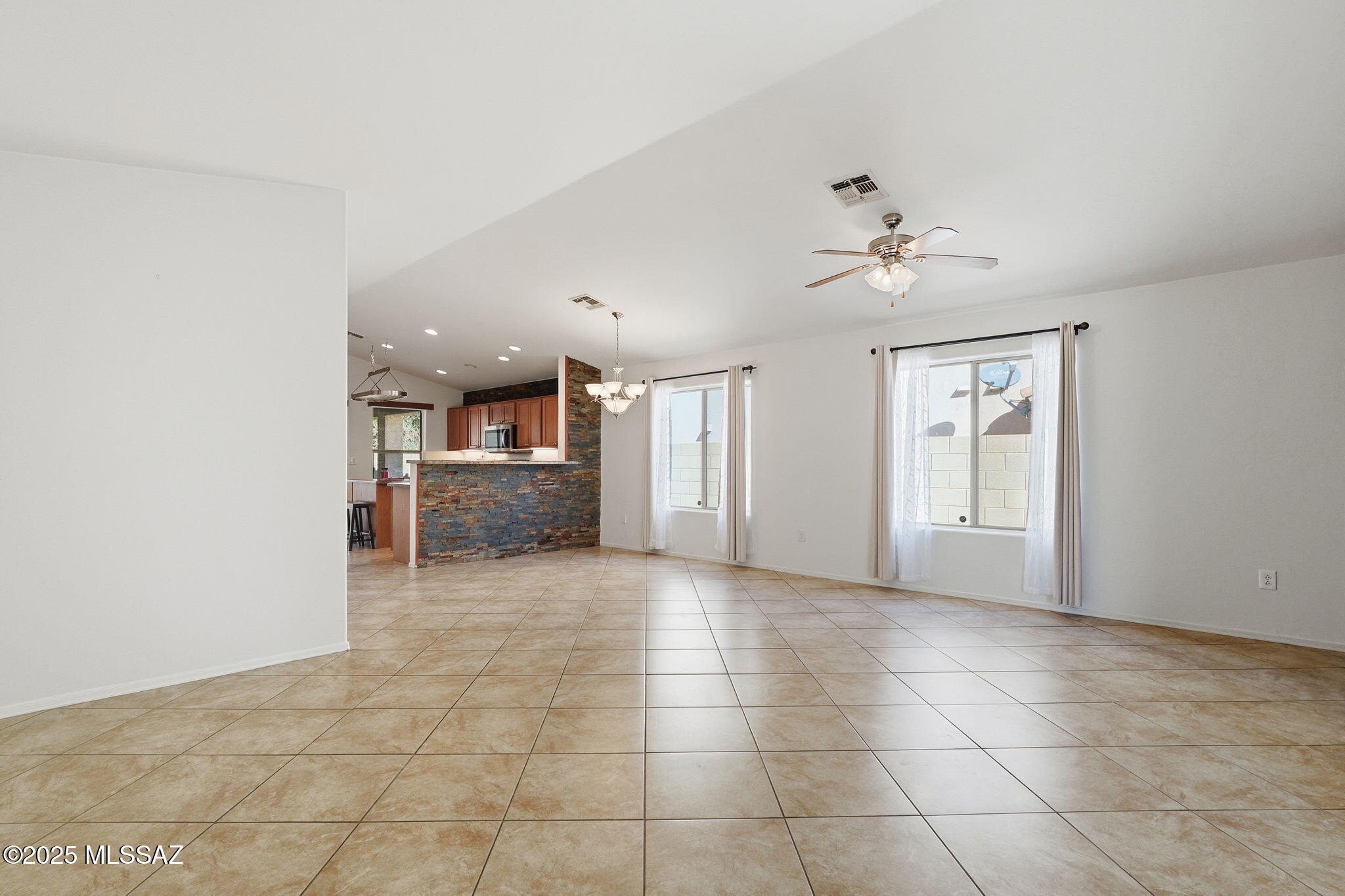 512 W Camino Tunera