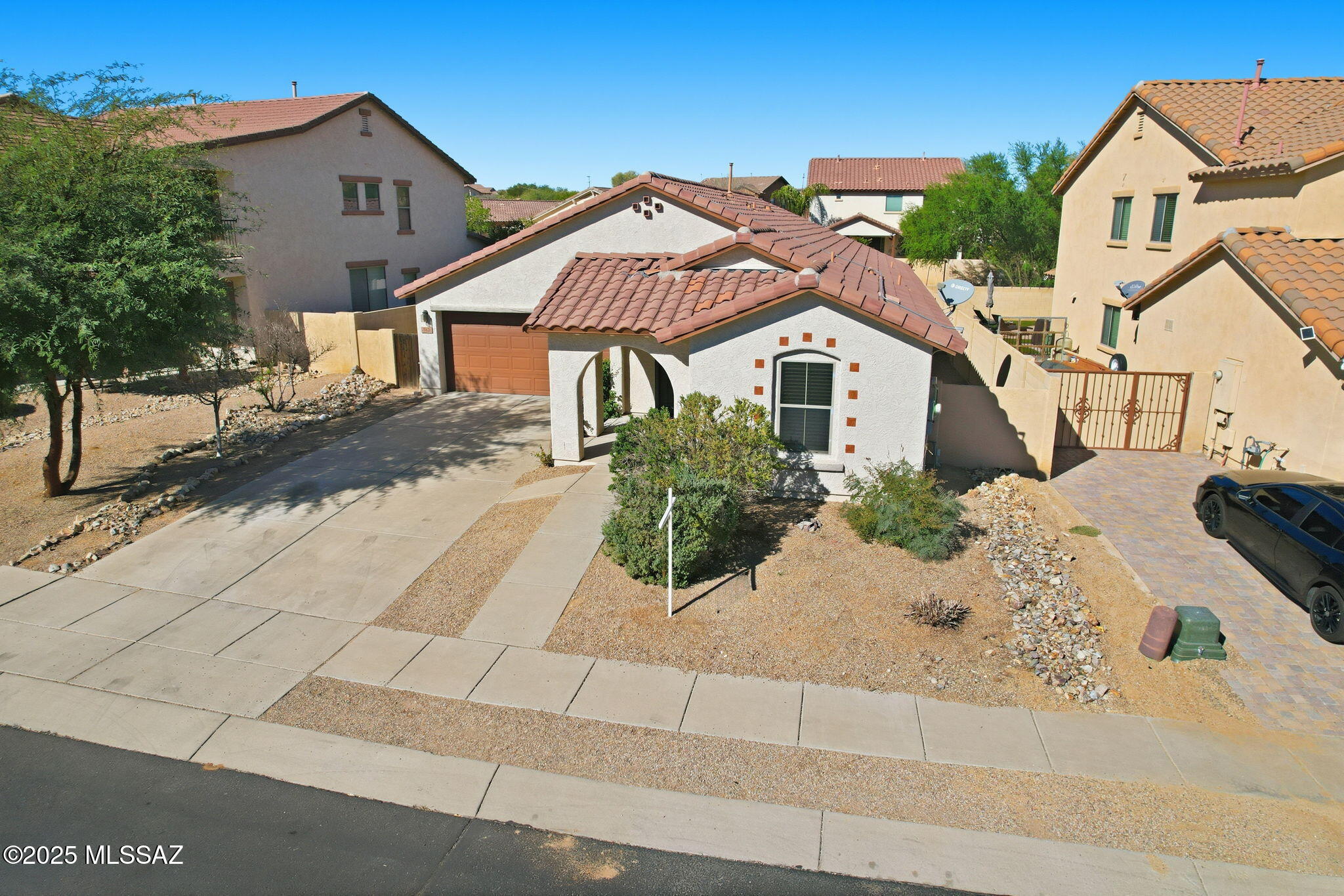 512 W Camino Tunera