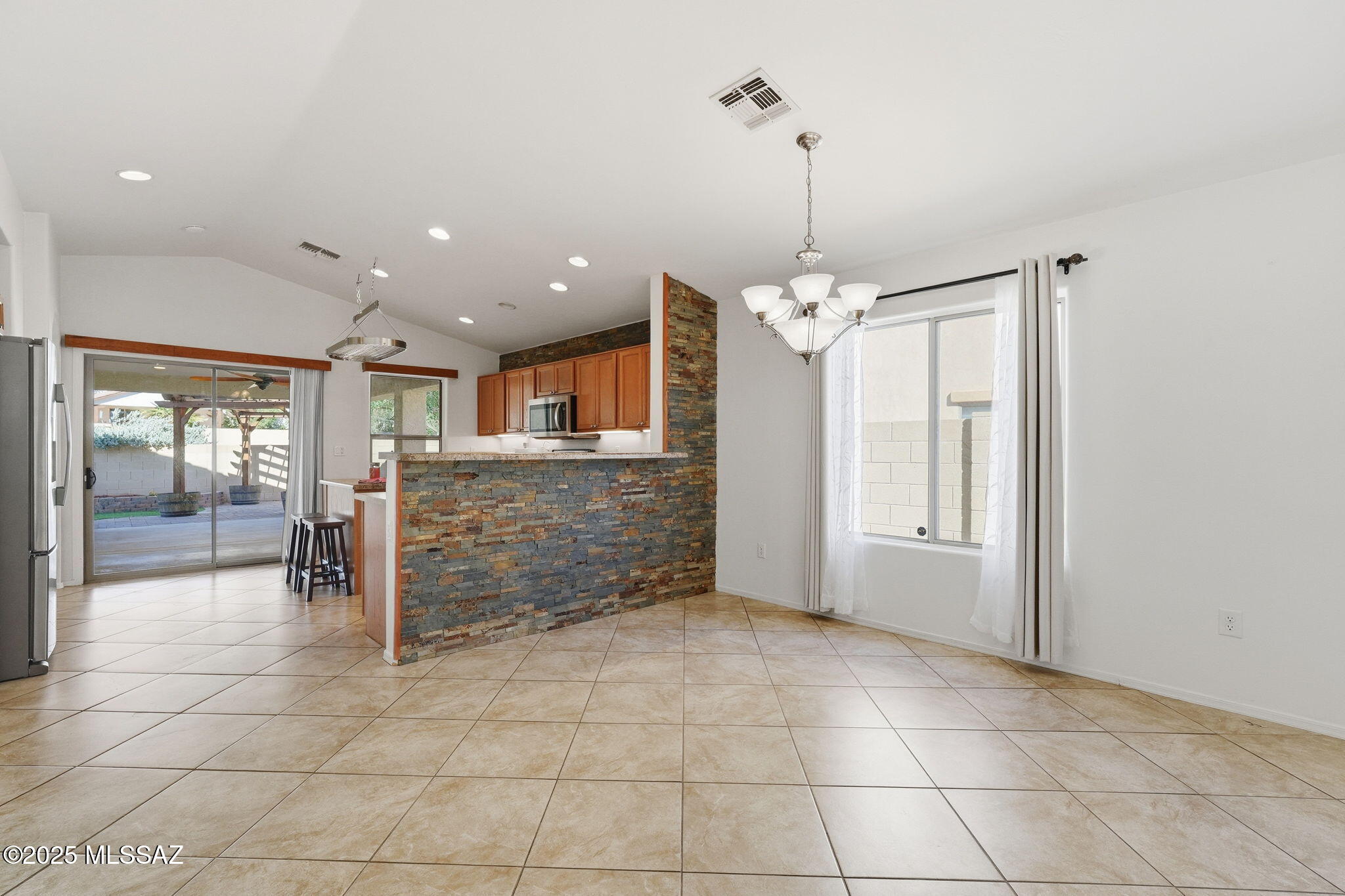 512 W Camino Tunera