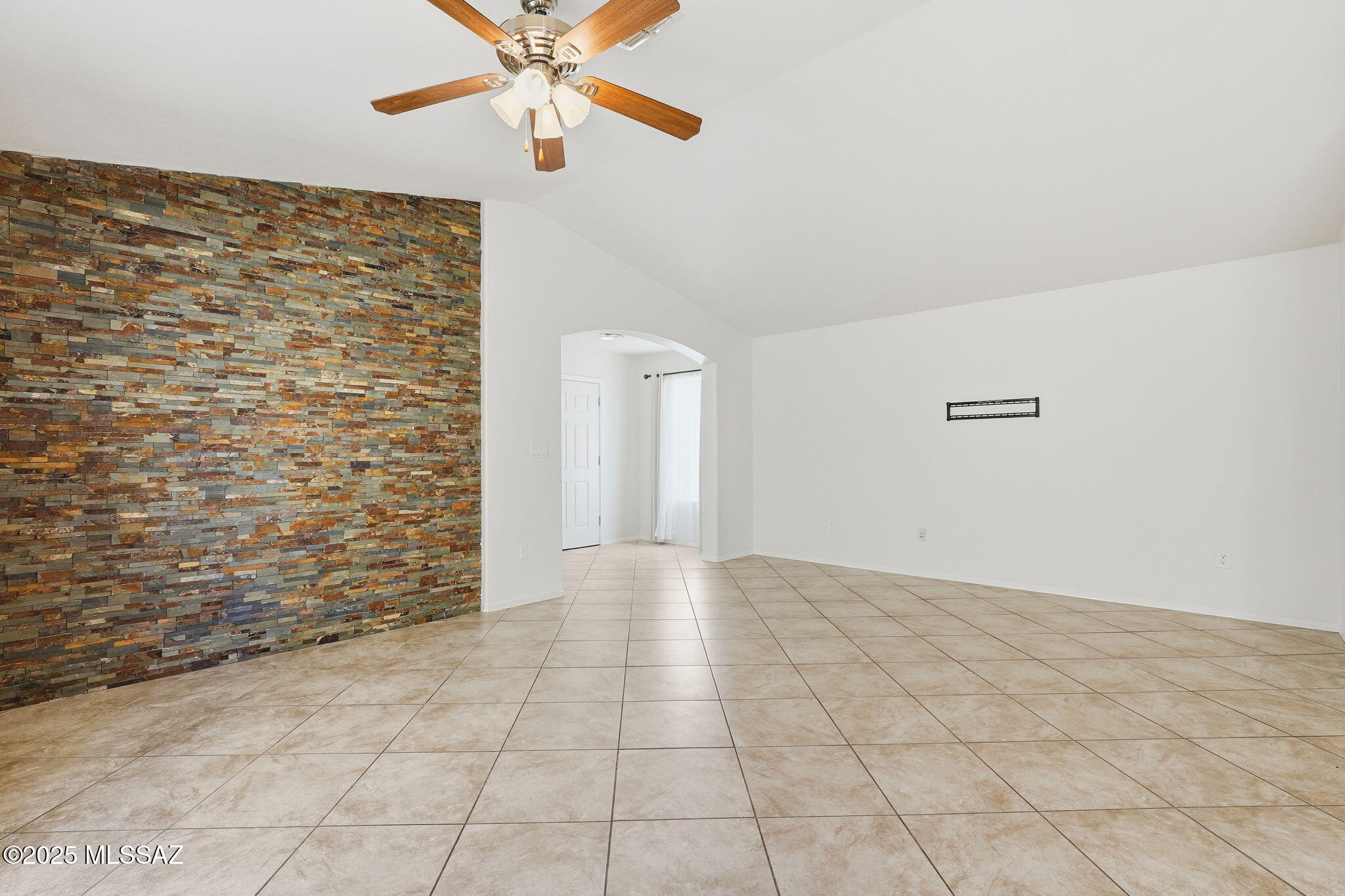 512 W Camino Tunera