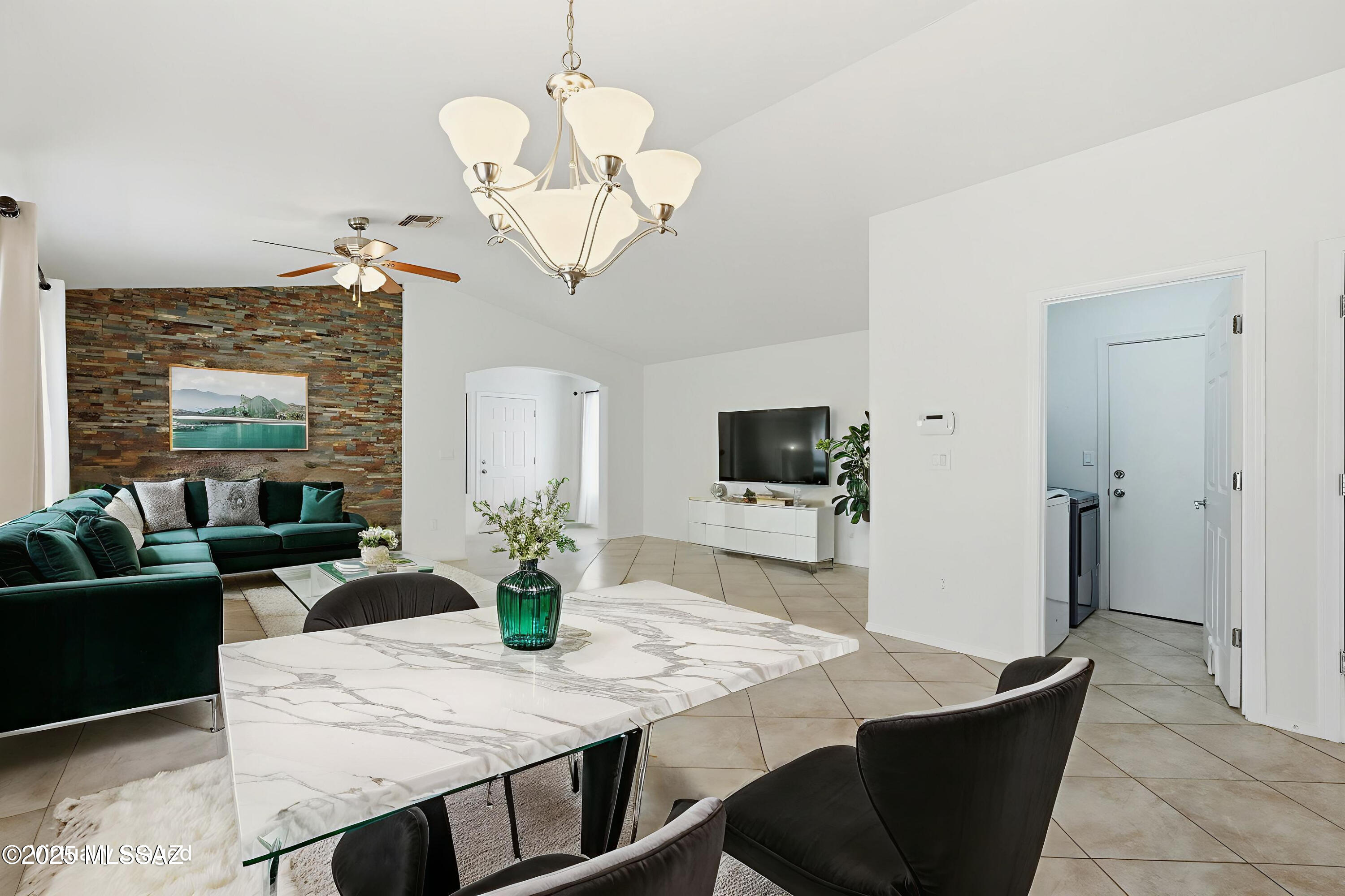 512 W Camino Tunera
