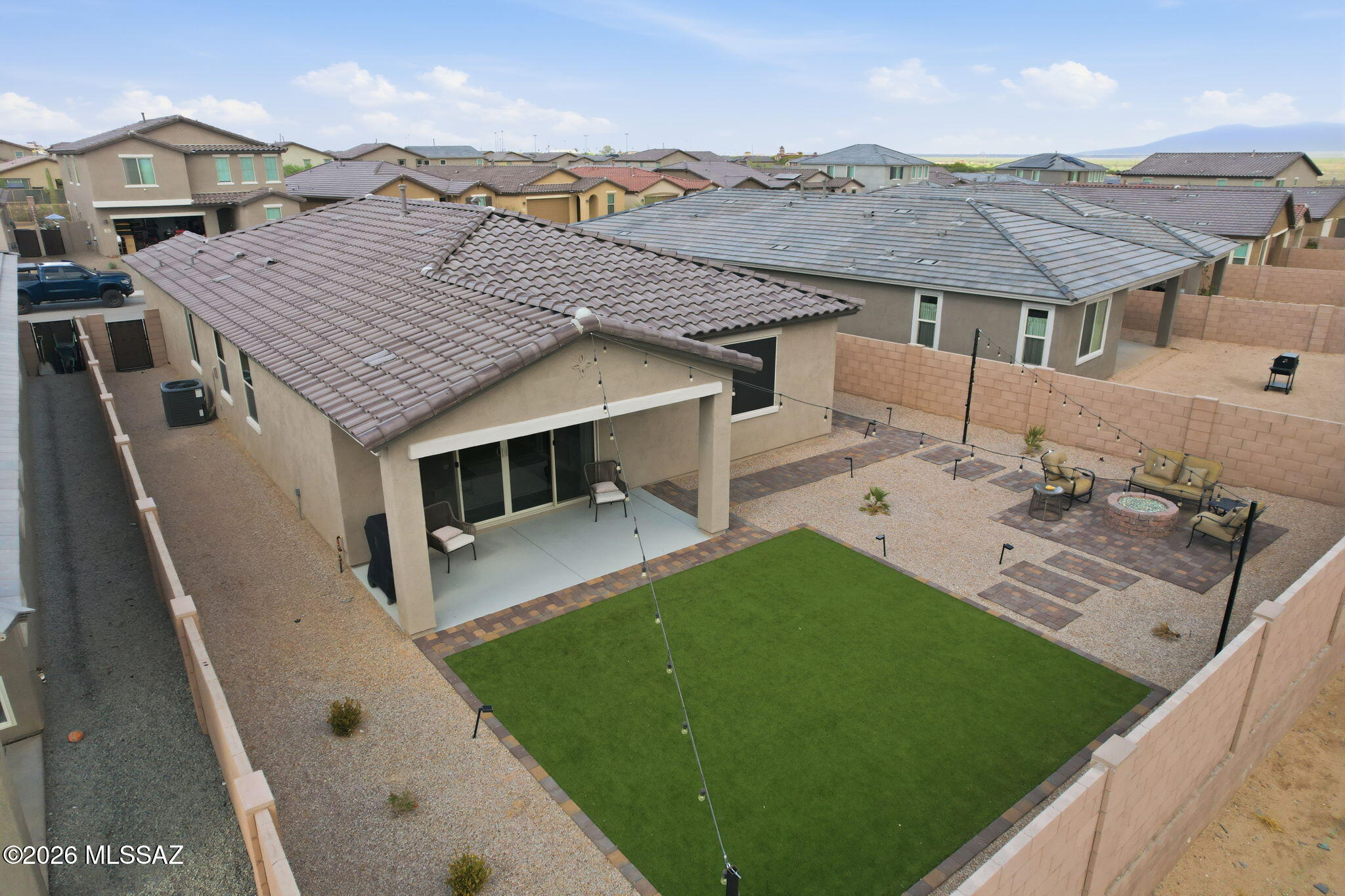 693 W Calle Las Varitas