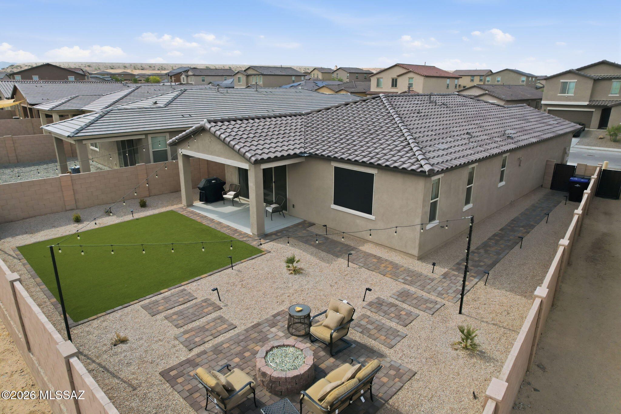 693 W Calle Las Varitas