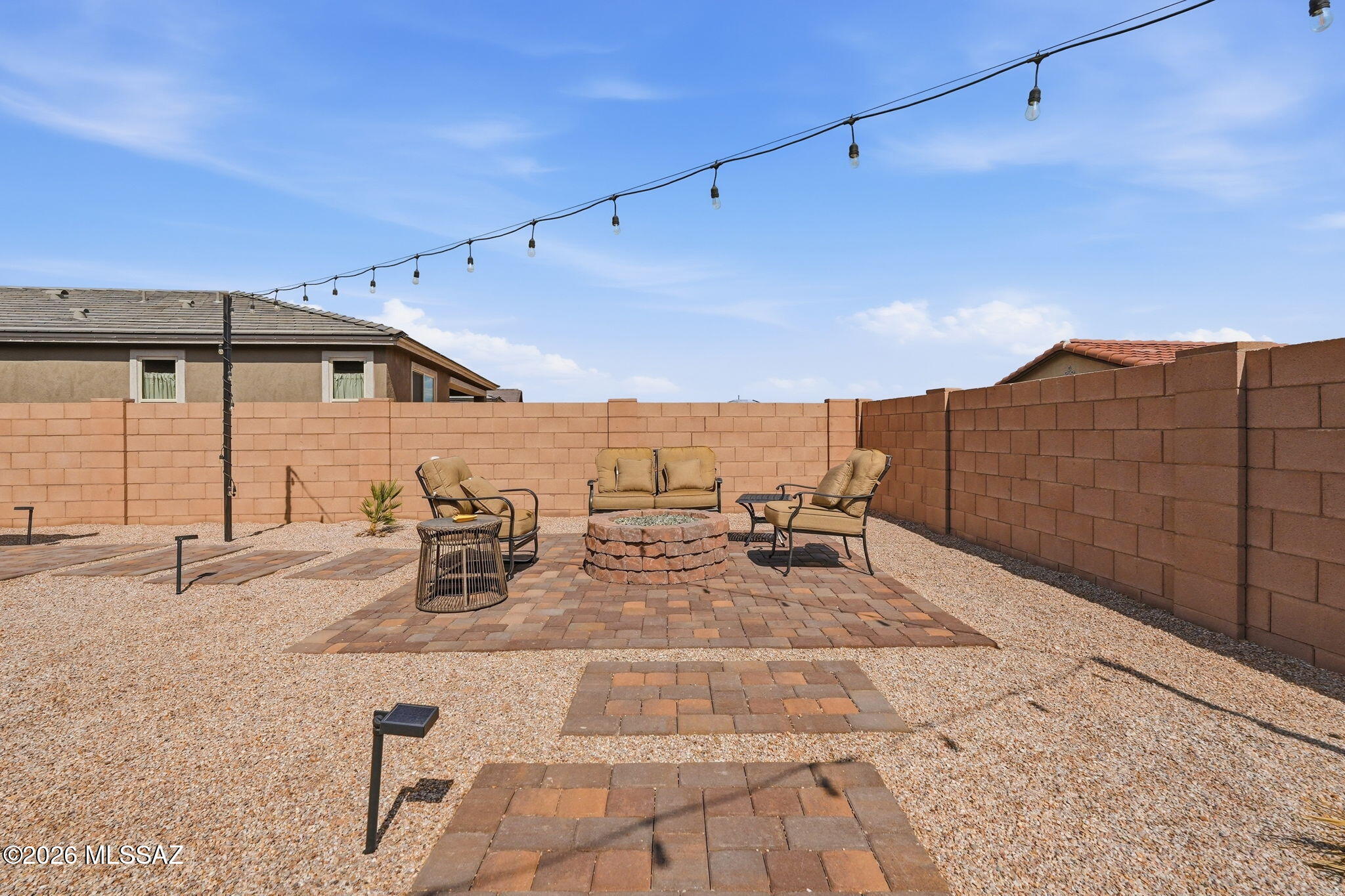 693 W Calle Las Varitas