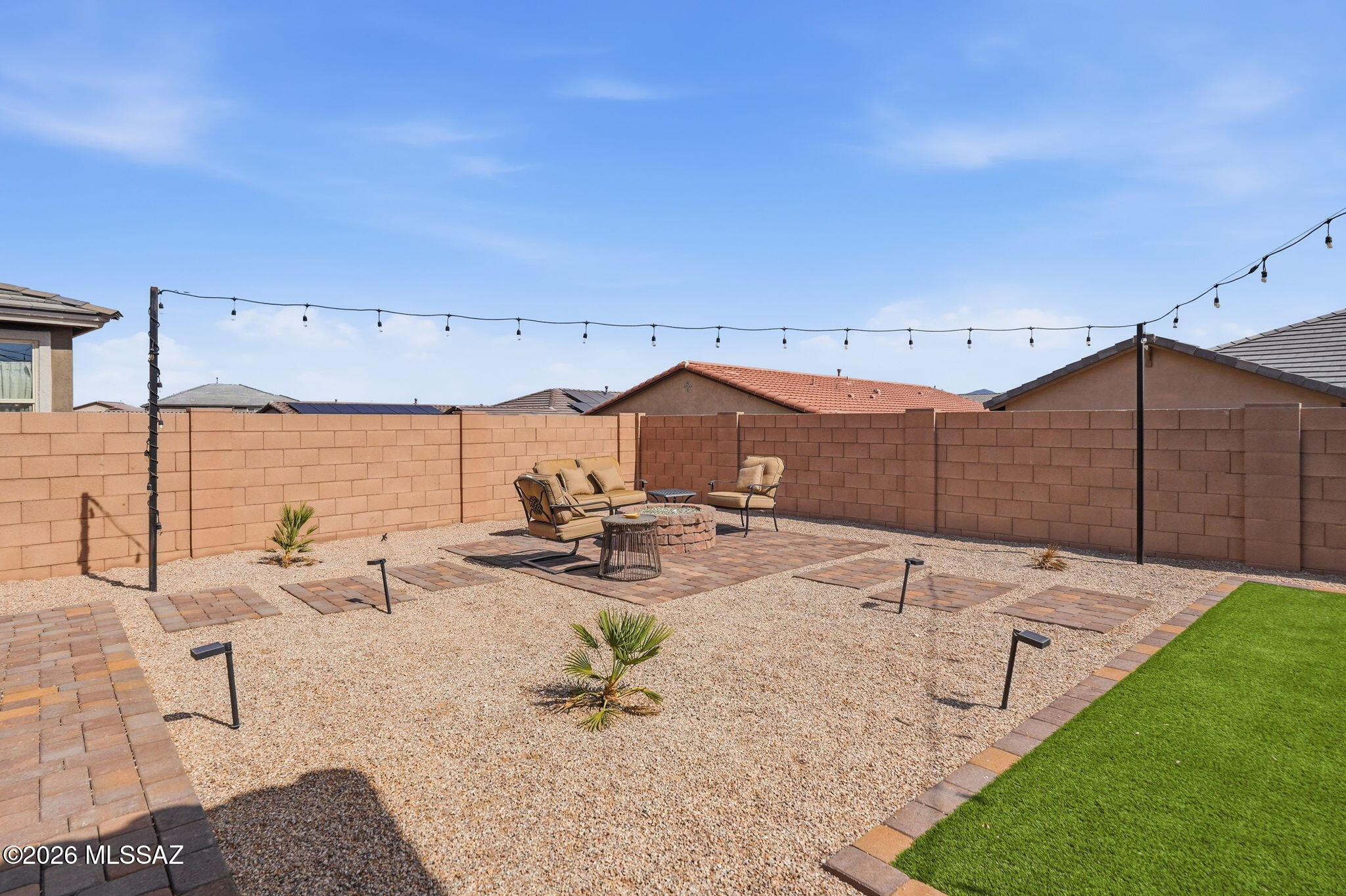 693 W Calle Las Varitas