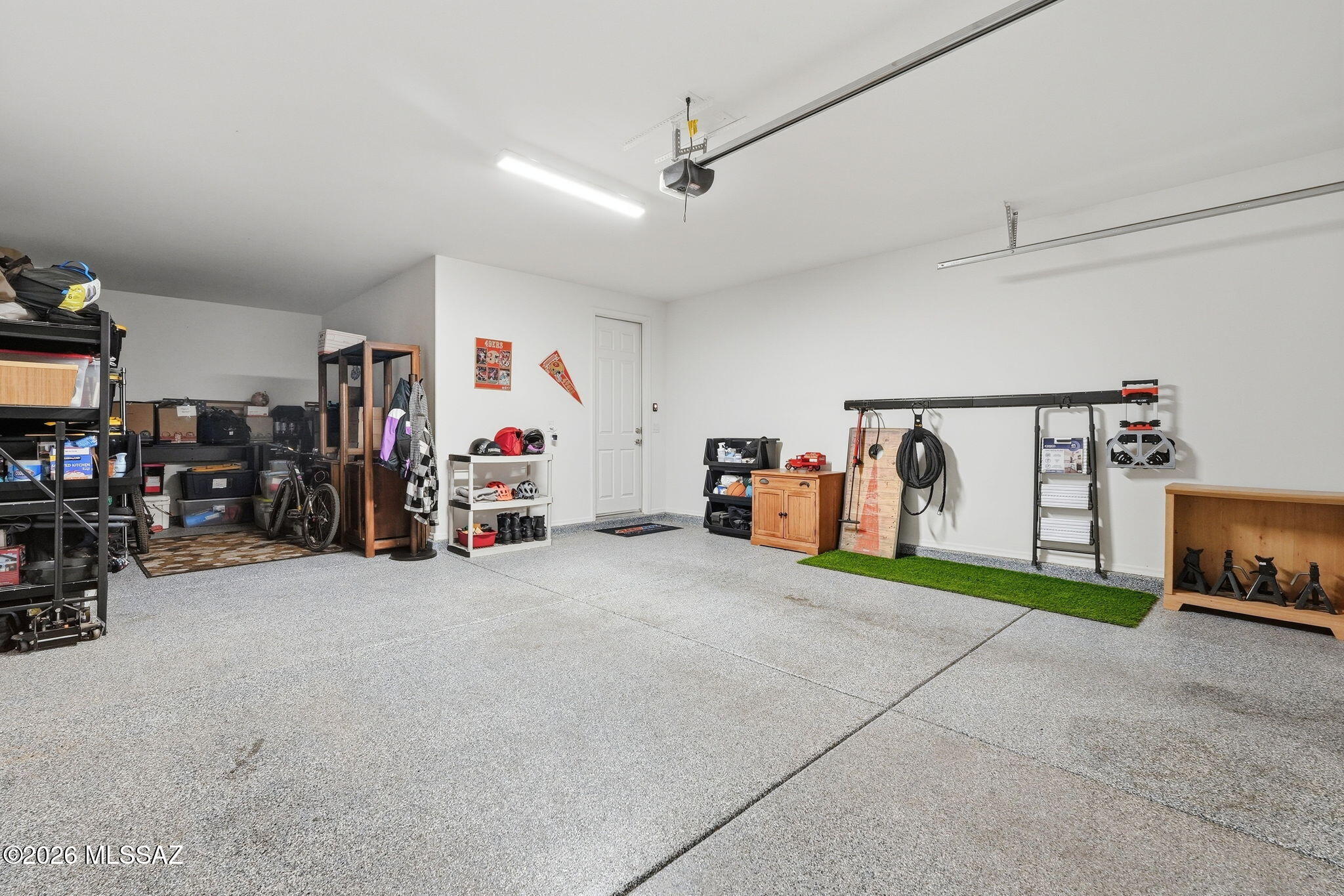 693 W Calle Las Varitas