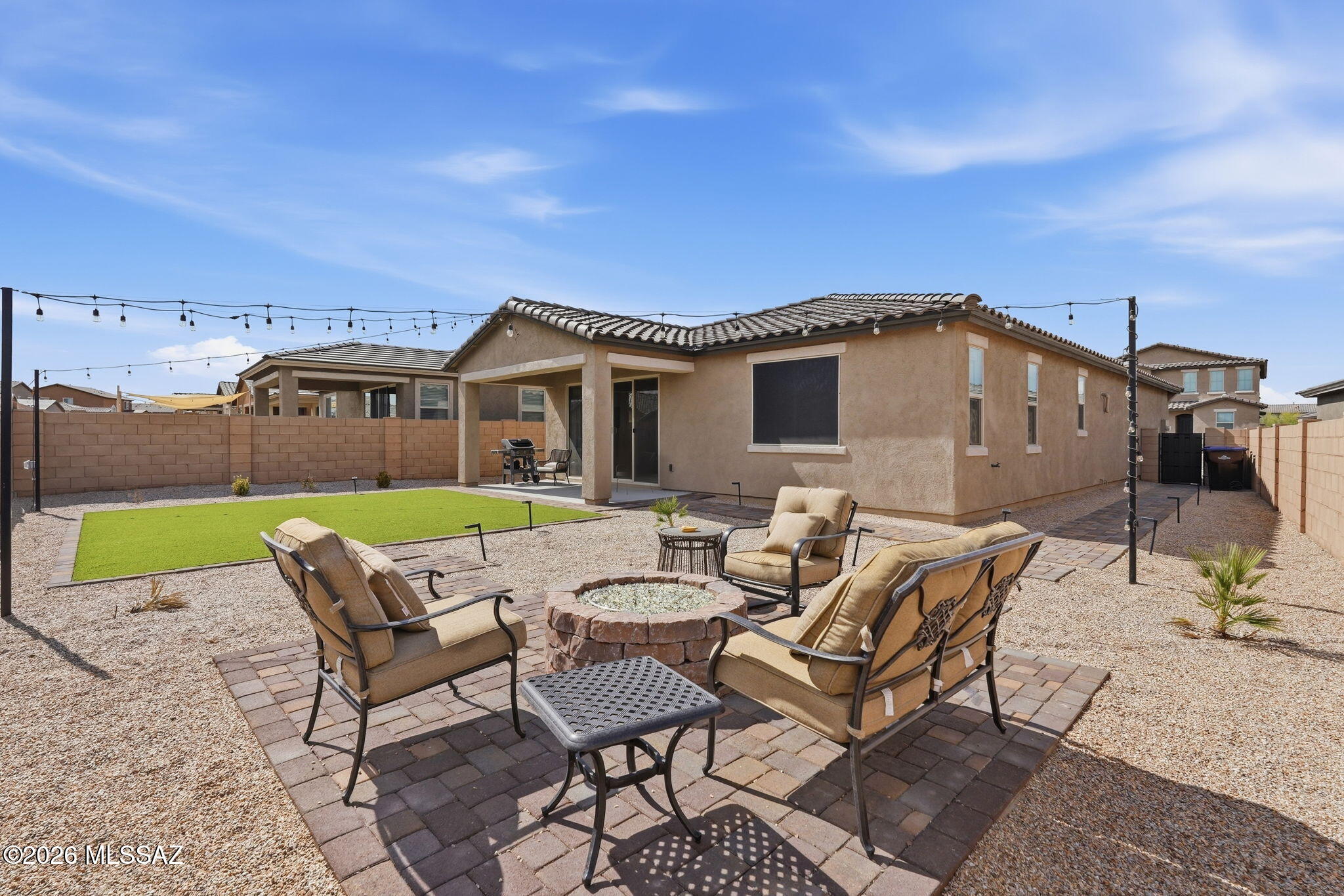 693 W Calle Las Varitas