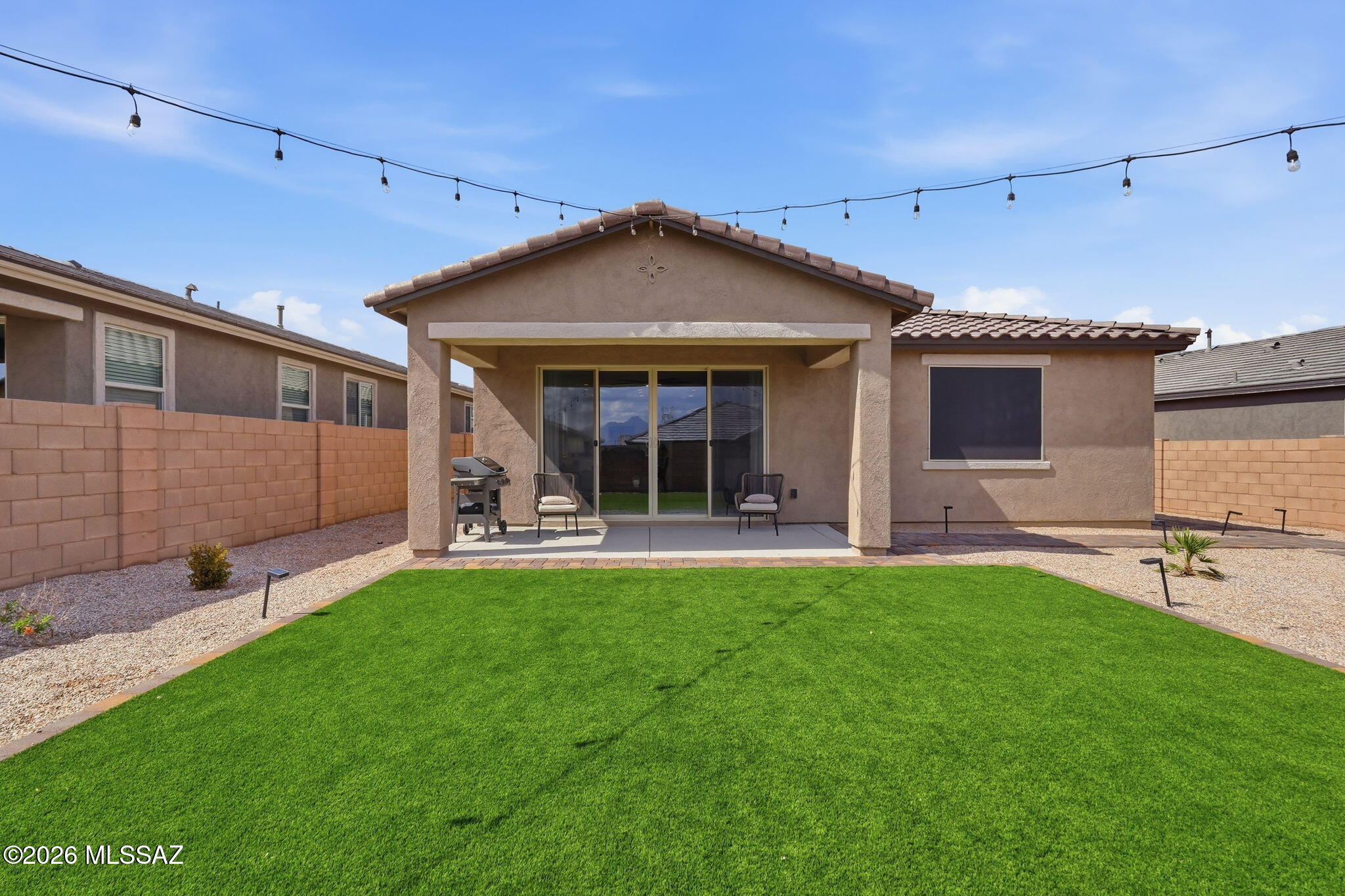 693 W Calle Las Varitas