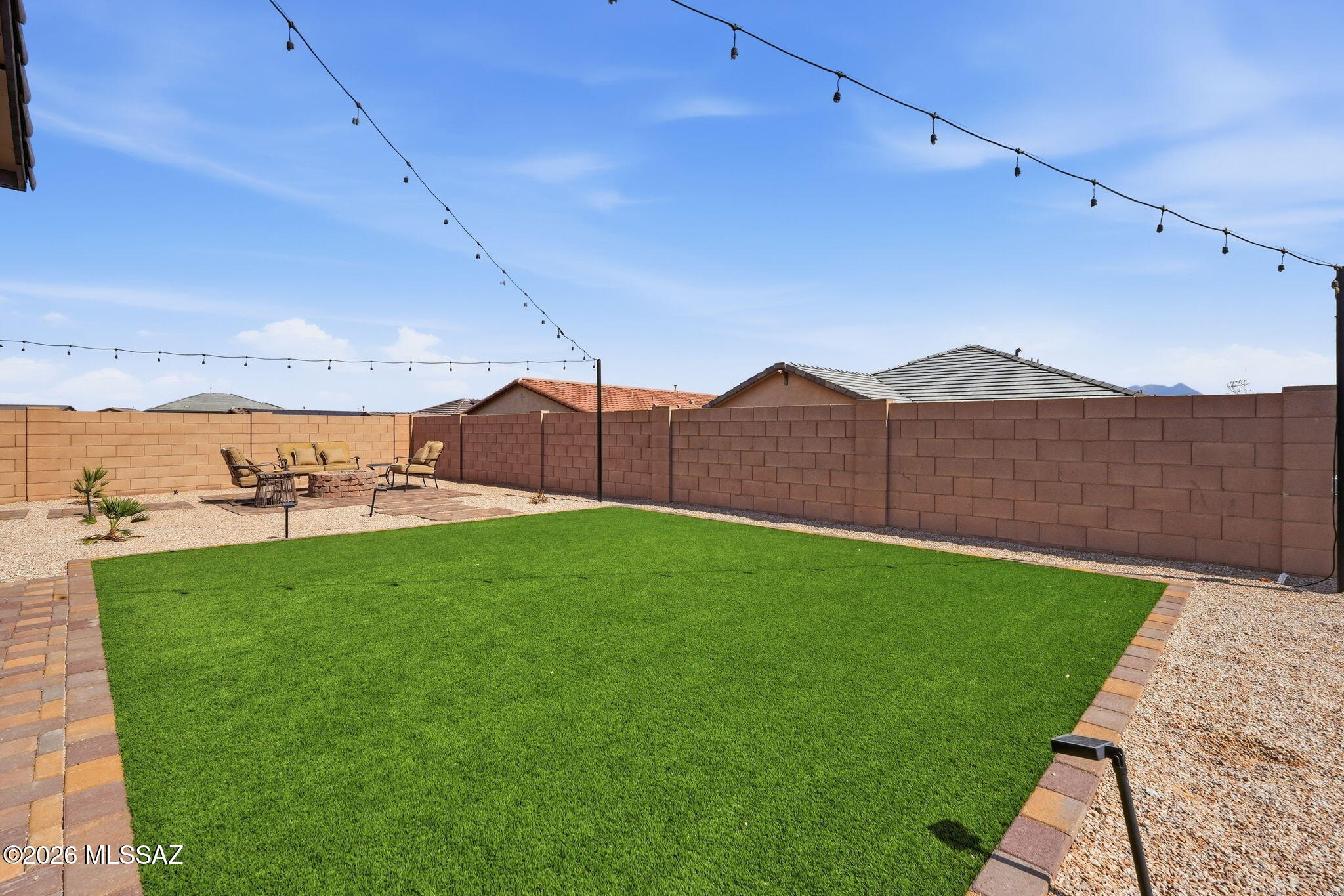 693 W Calle Las Varitas