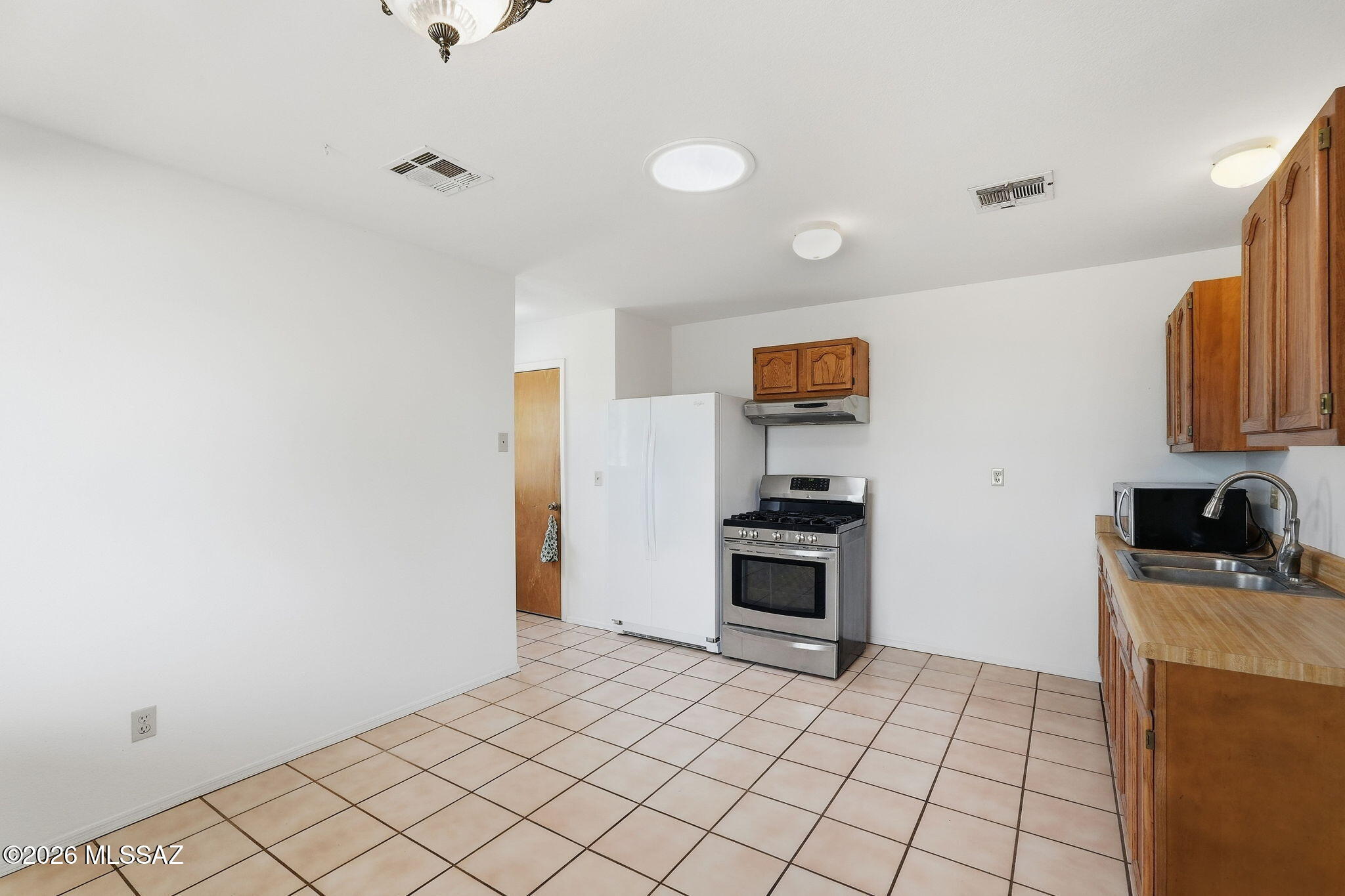 2250 W Beverly Circle