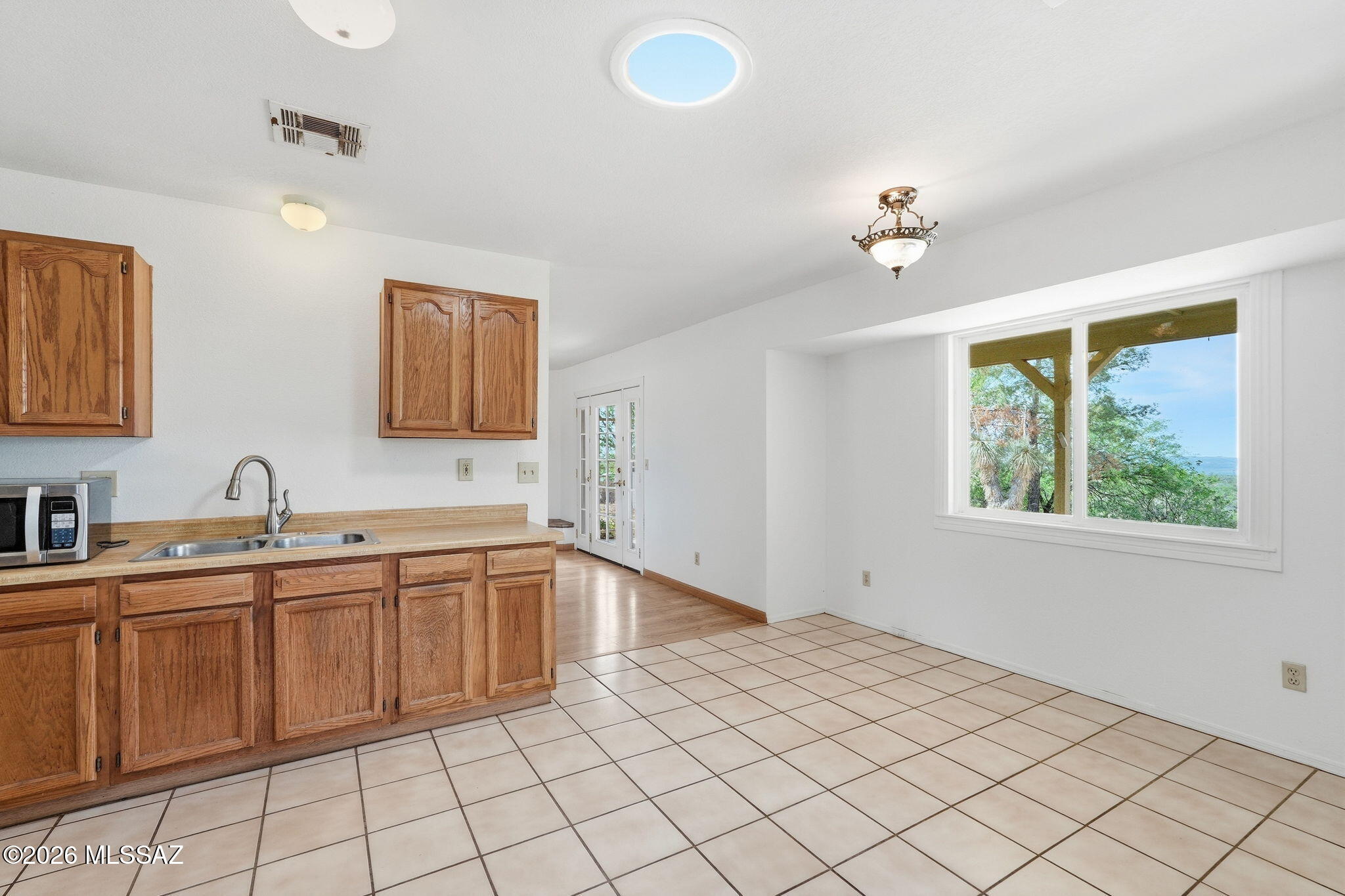 2250 W Beverly Circle