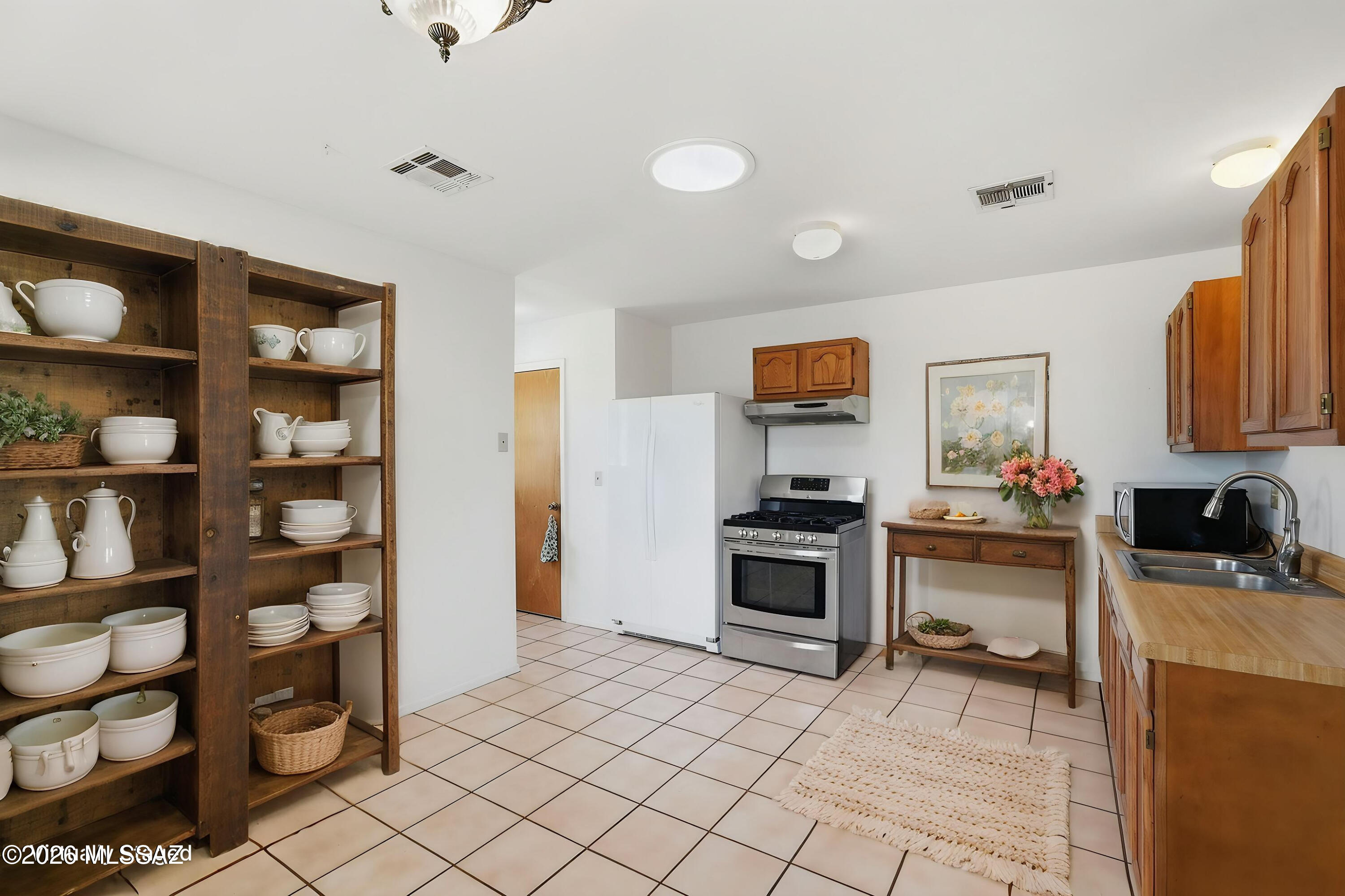 2250 W Beverly Circle