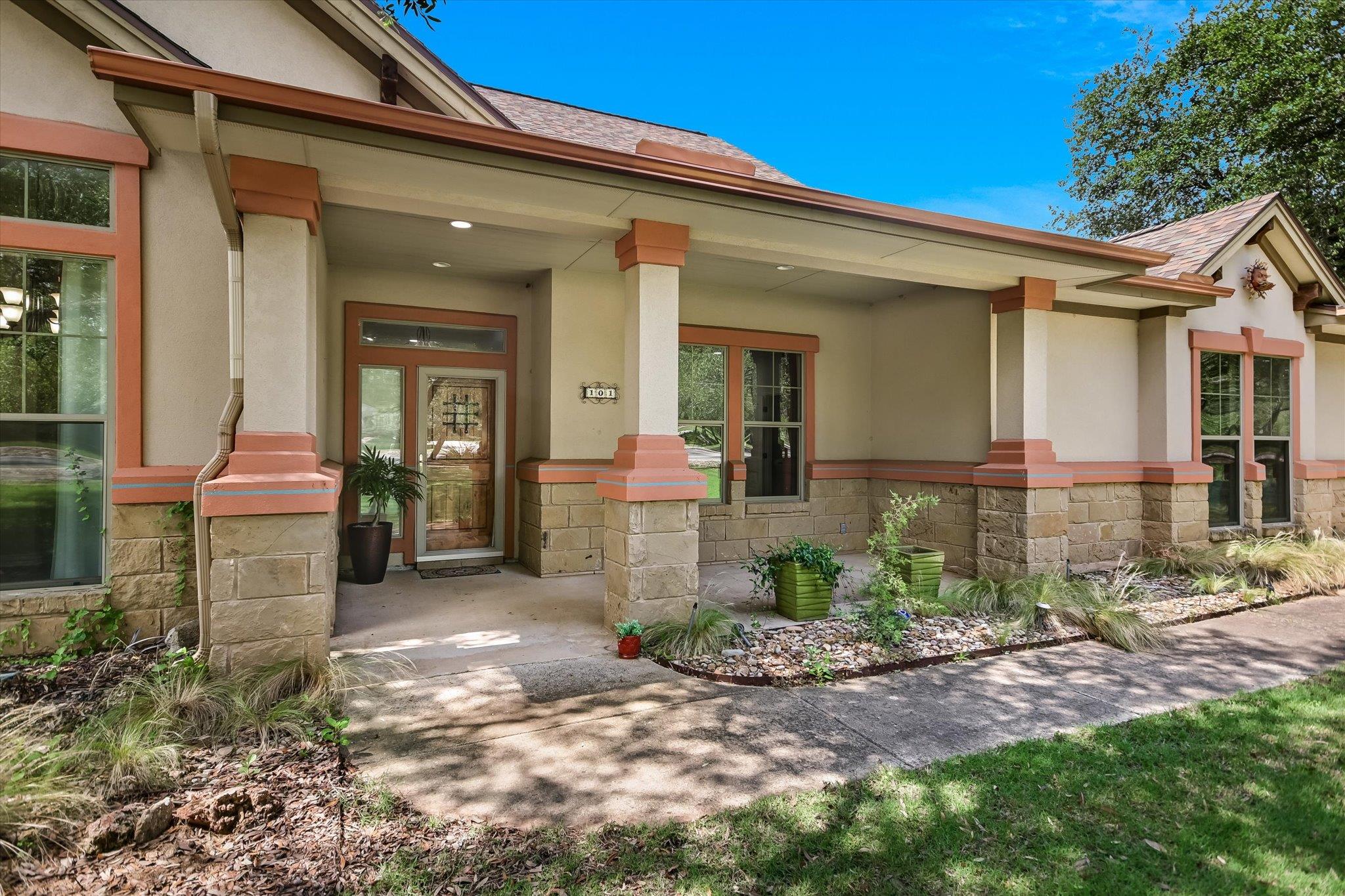 101 Paloma PL