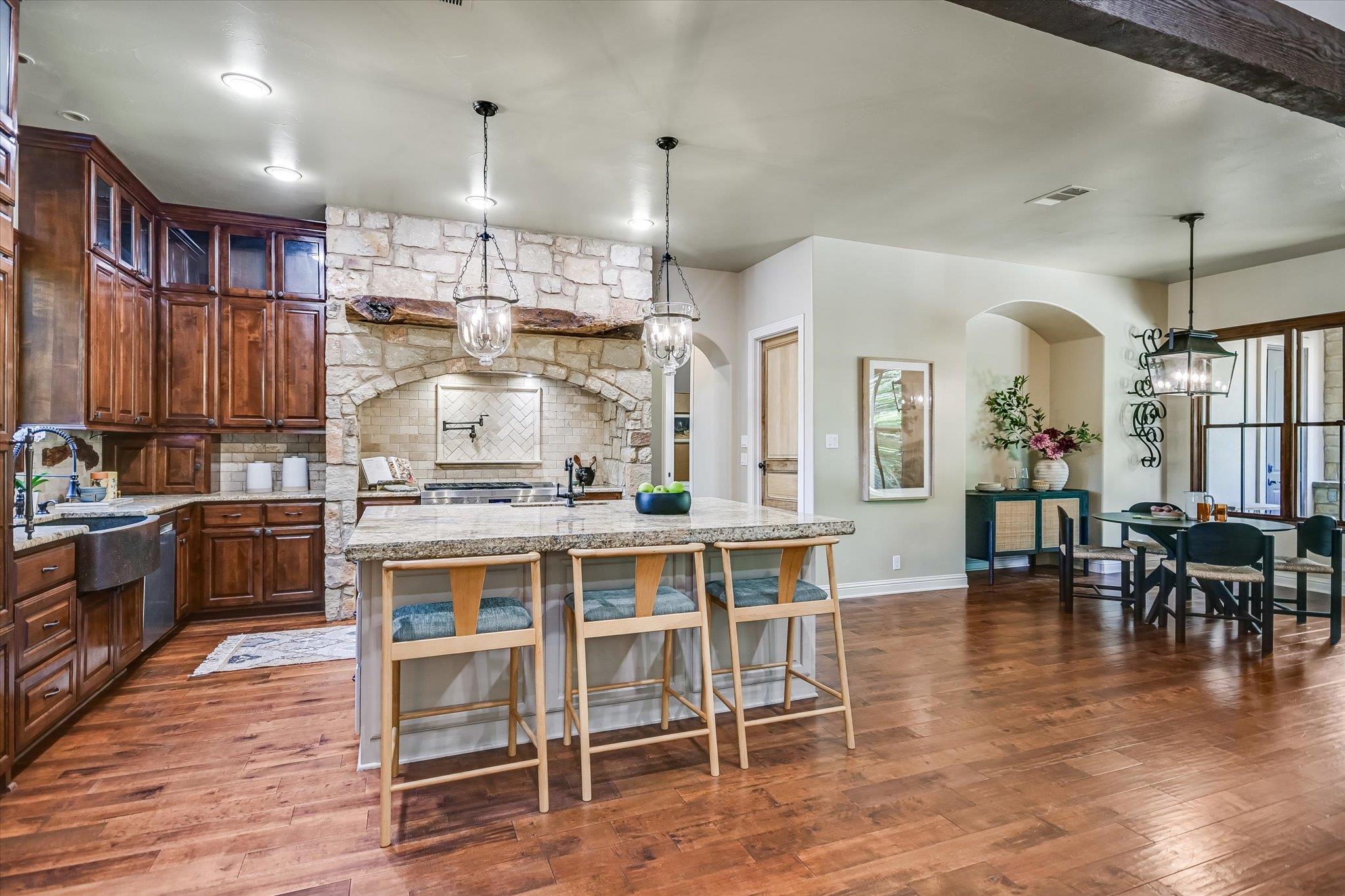 1402 Barclay DR Unit: E