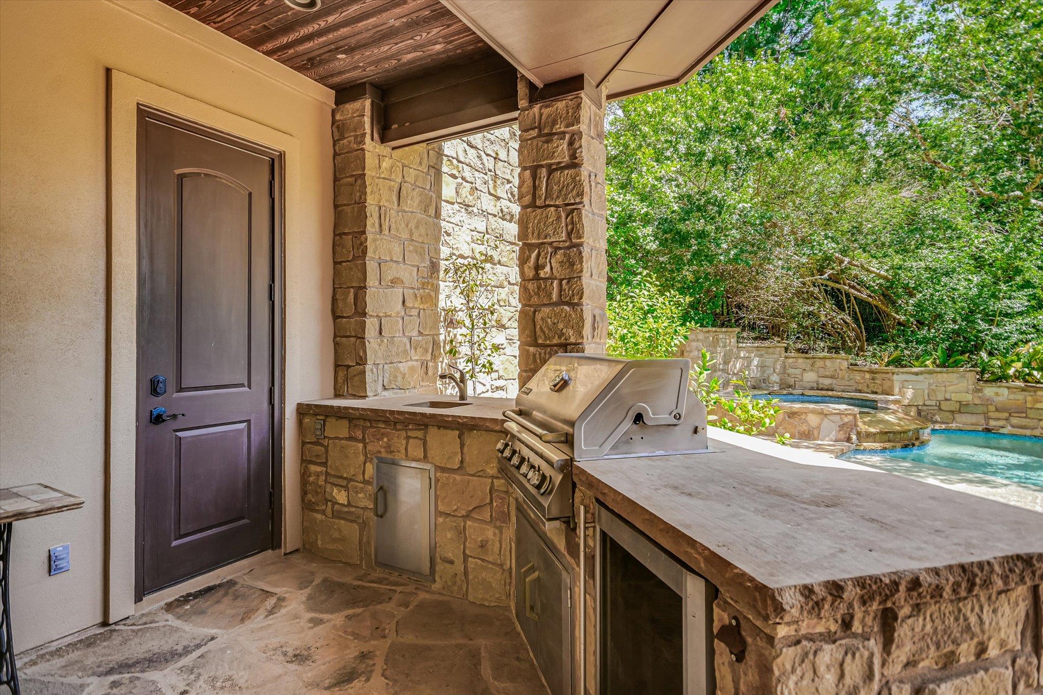 1402 Barclay DR Unit: E