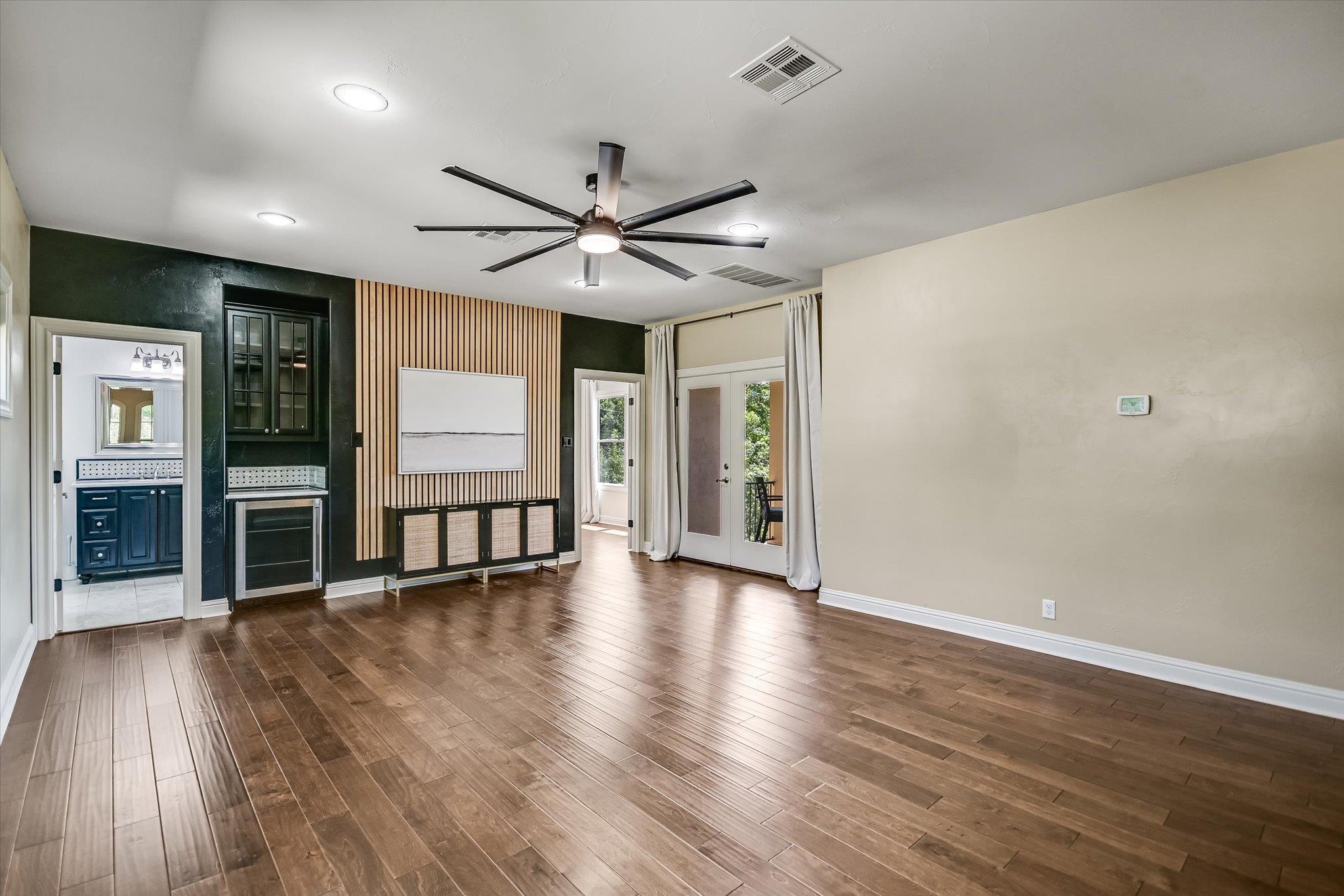 1402 Barclay DR Unit: E