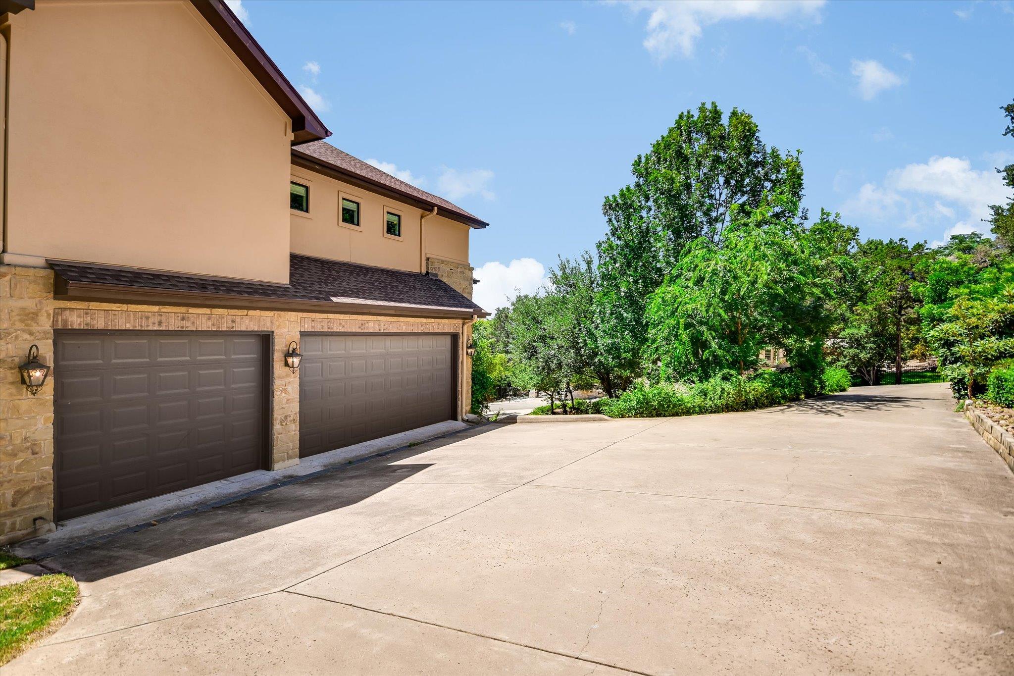 1402 Barclay DR Unit: E