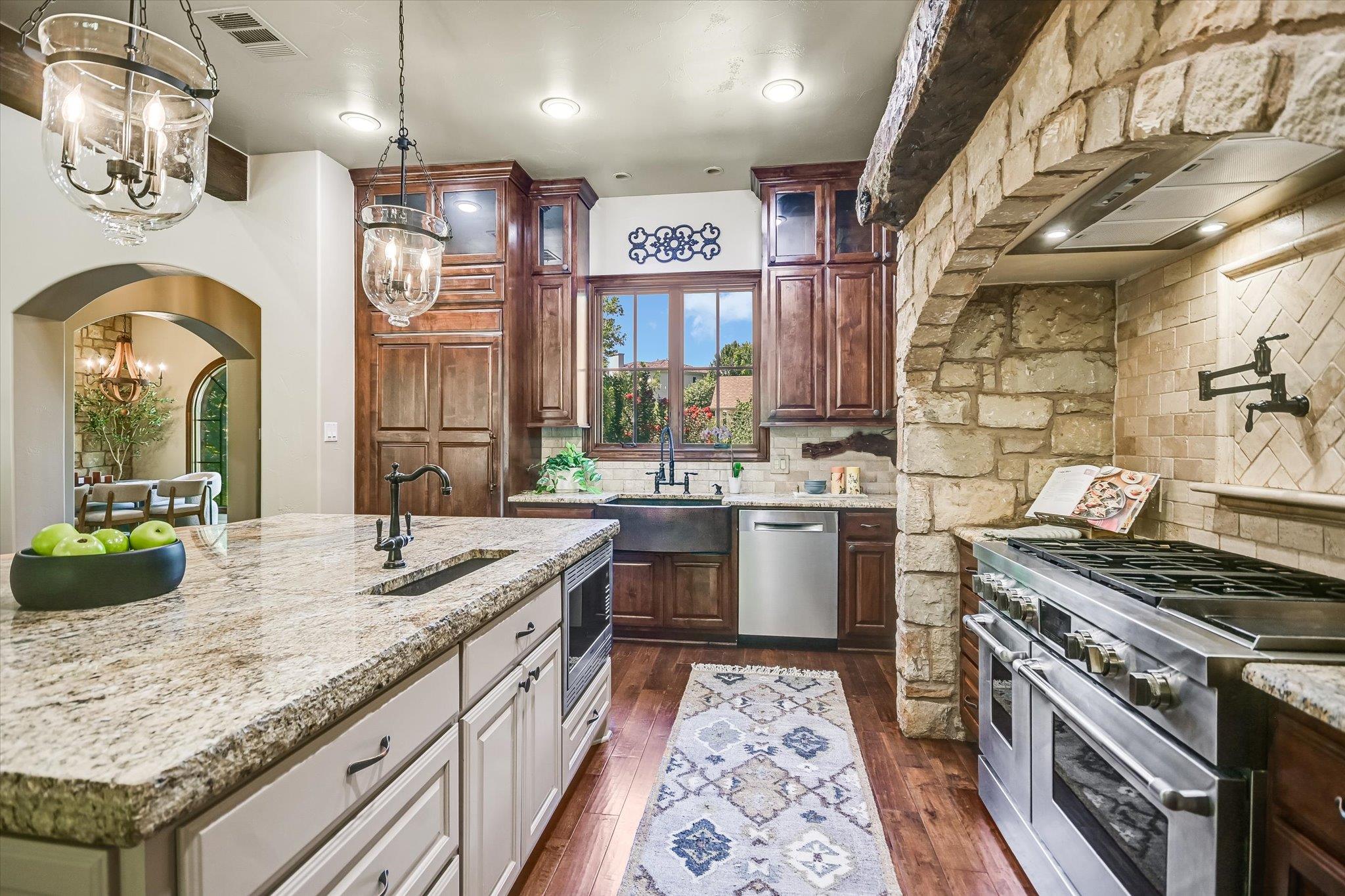 1402 Barclay DR Unit: E