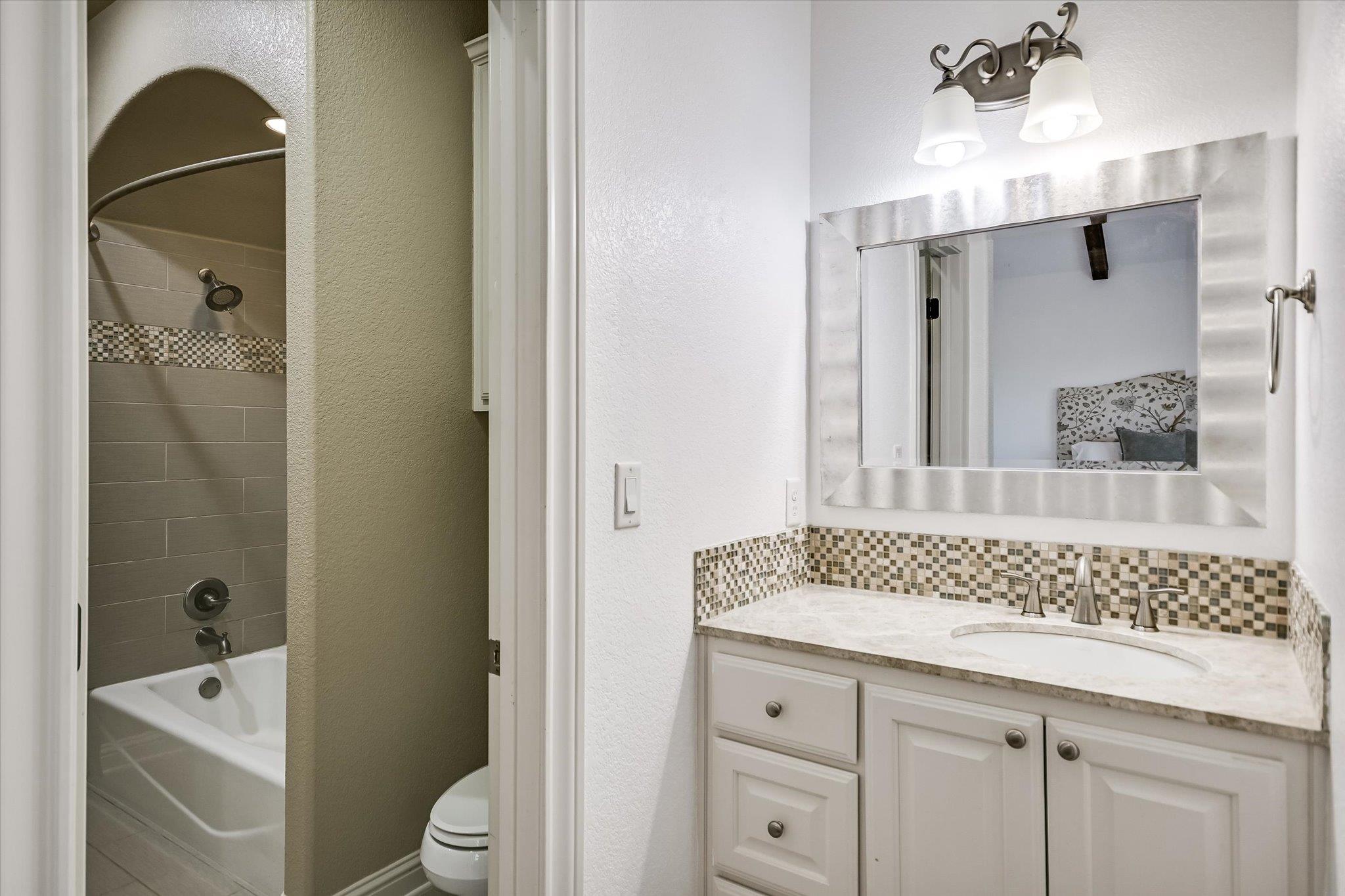 1402 Barclay DR Unit: E