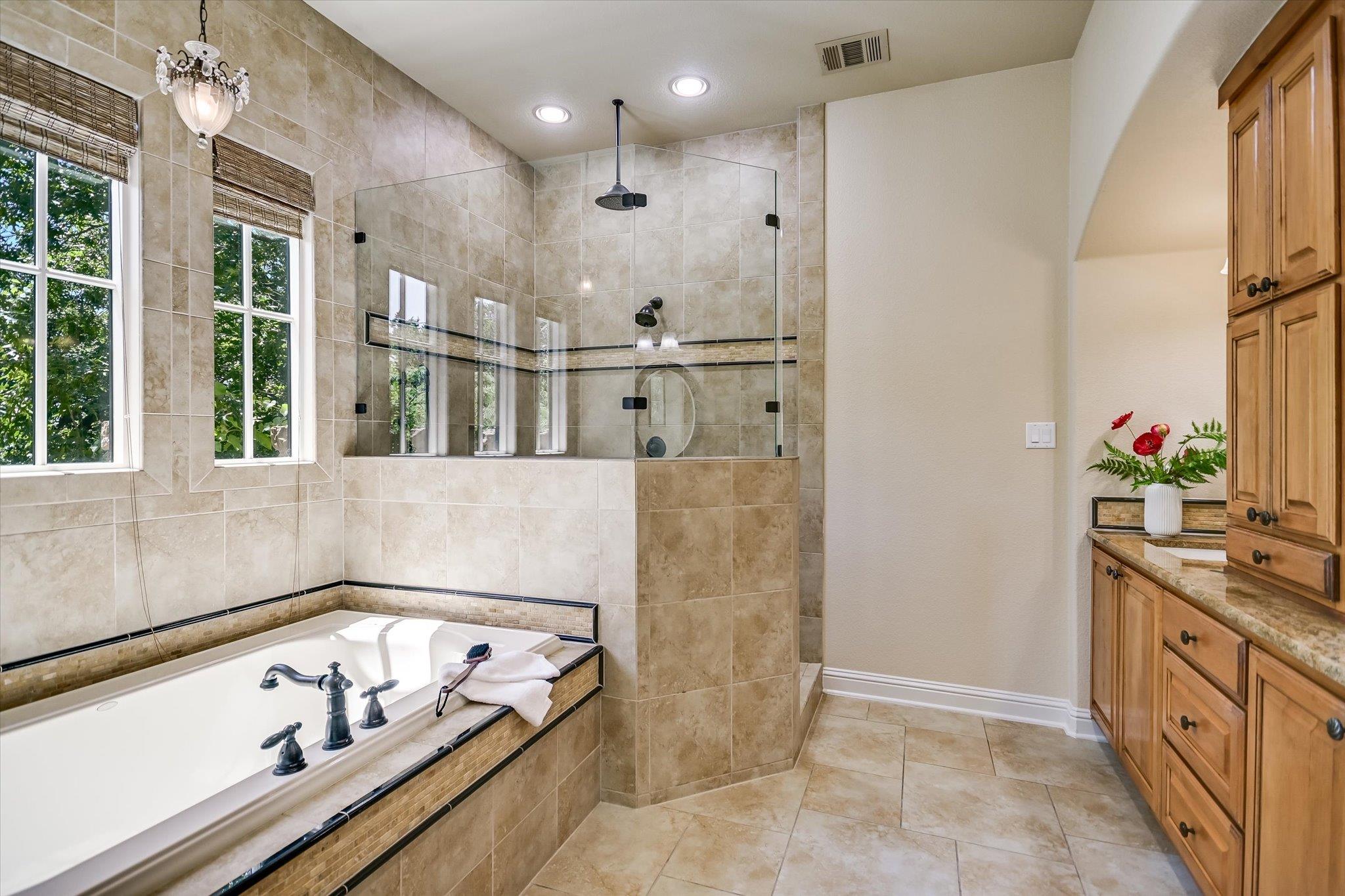 1402 Barclay DR Unit: E
