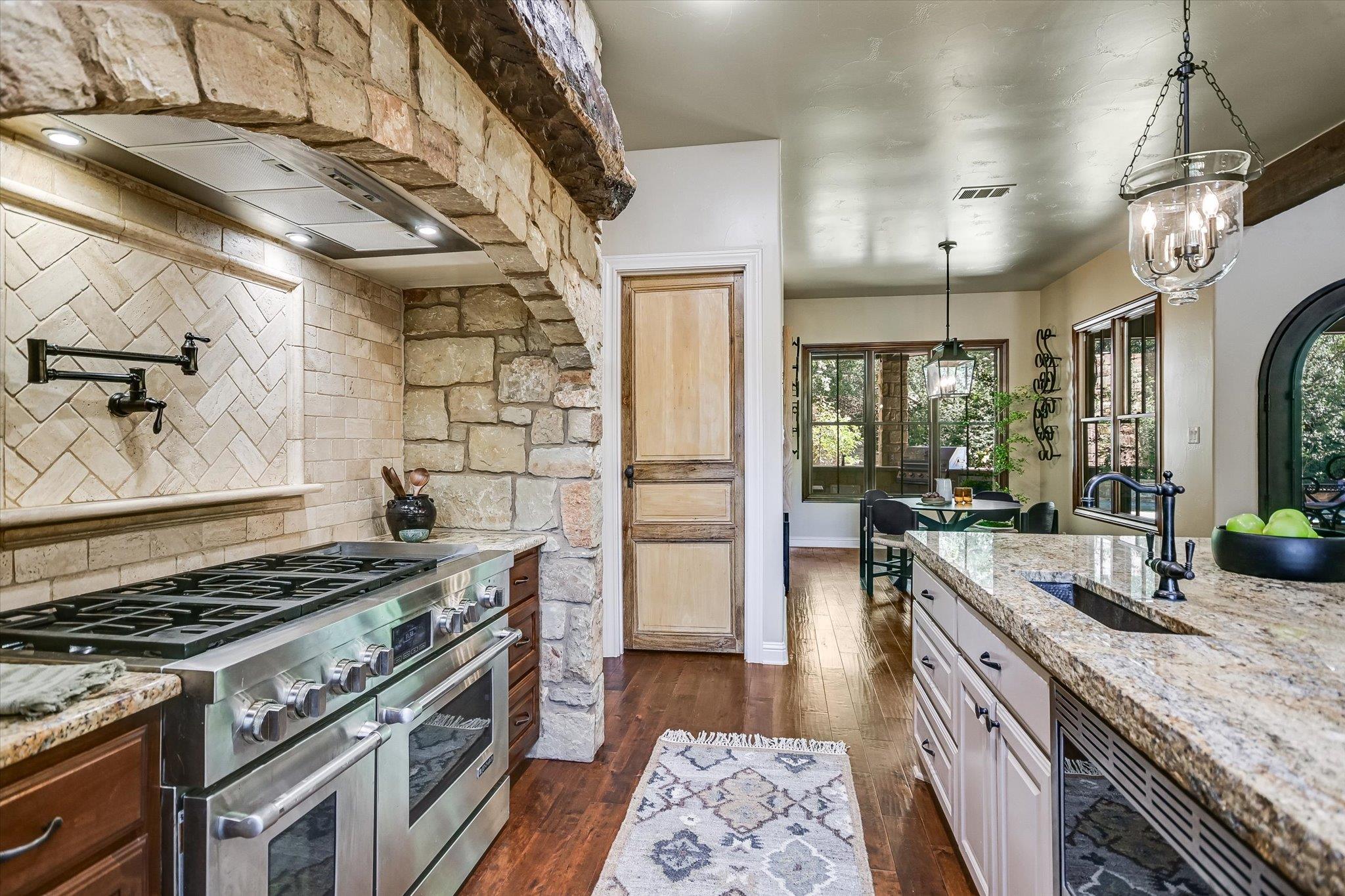 1402 Barclay DR Unit: E