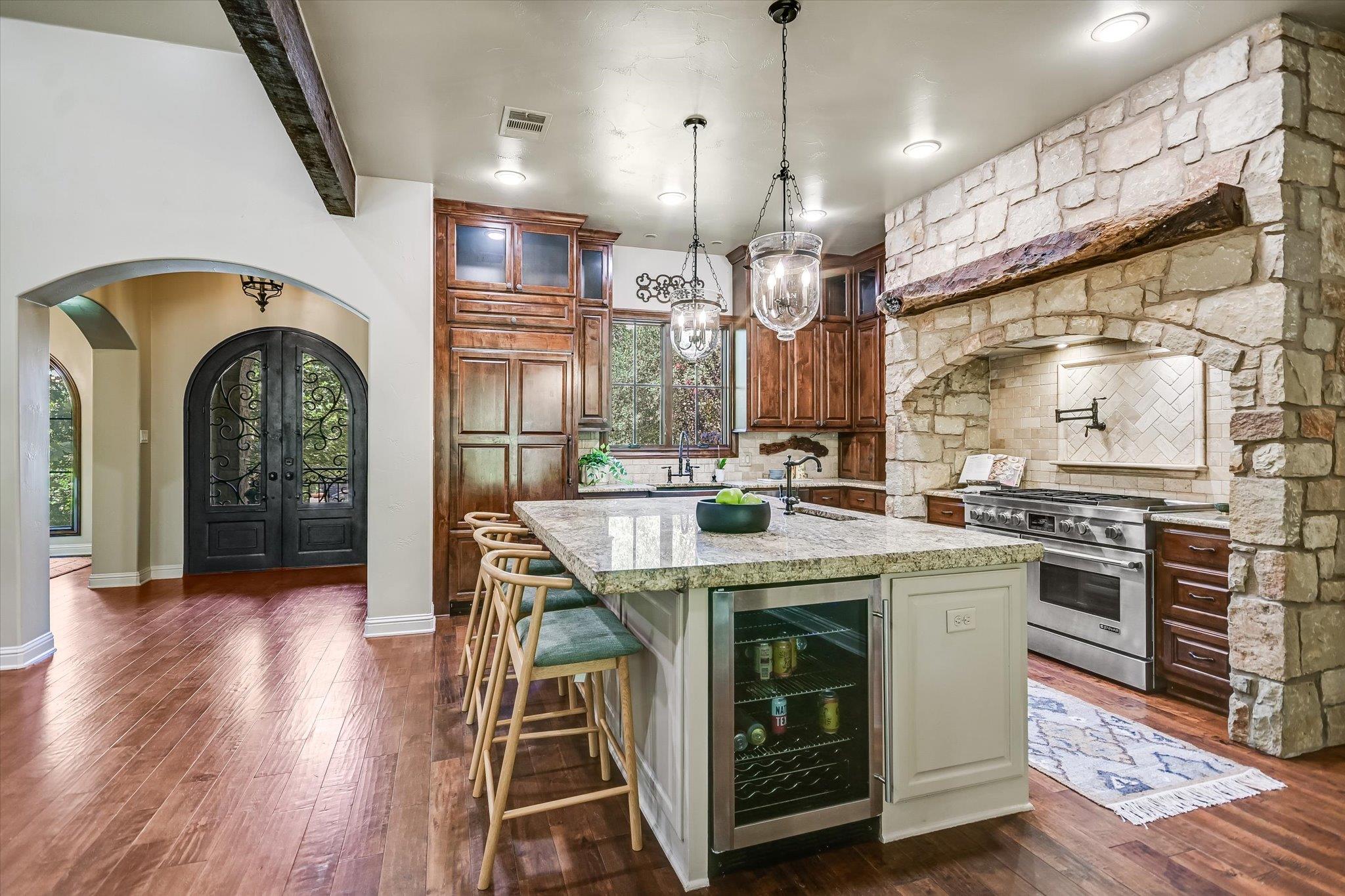 1402 Barclay DR Unit: E