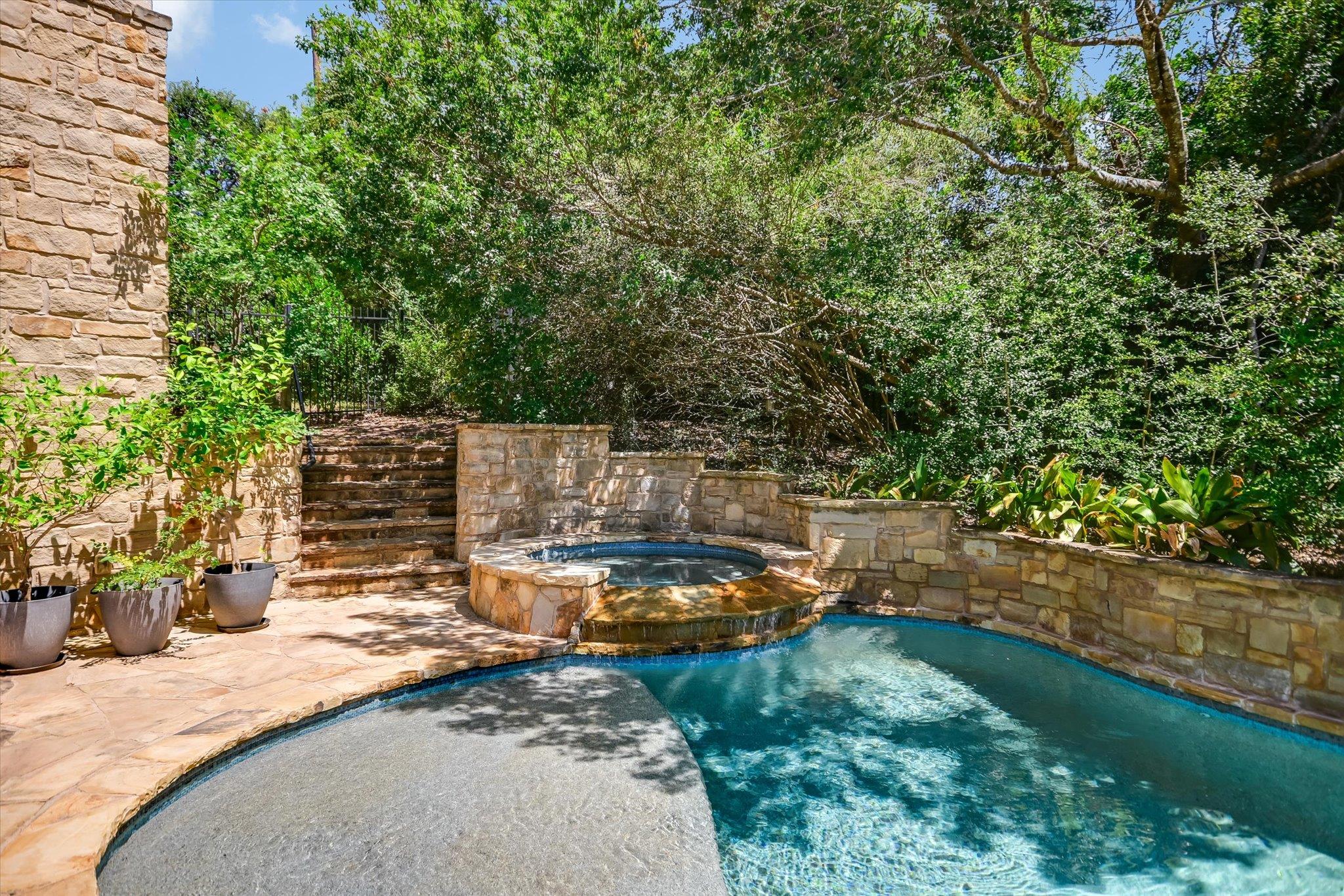 1402 Barclay DR Unit: E