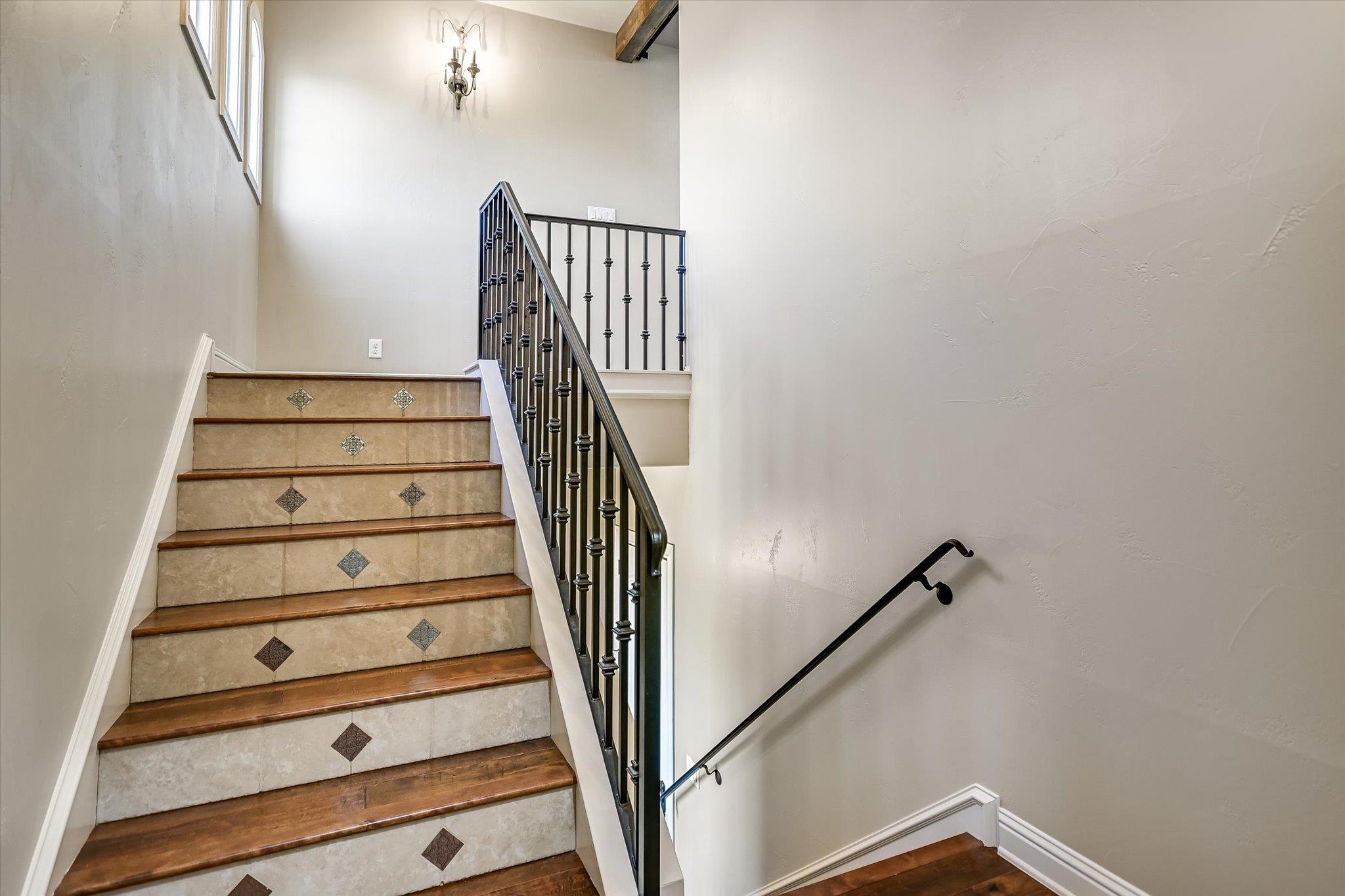 1402 Barclay DR Unit: E