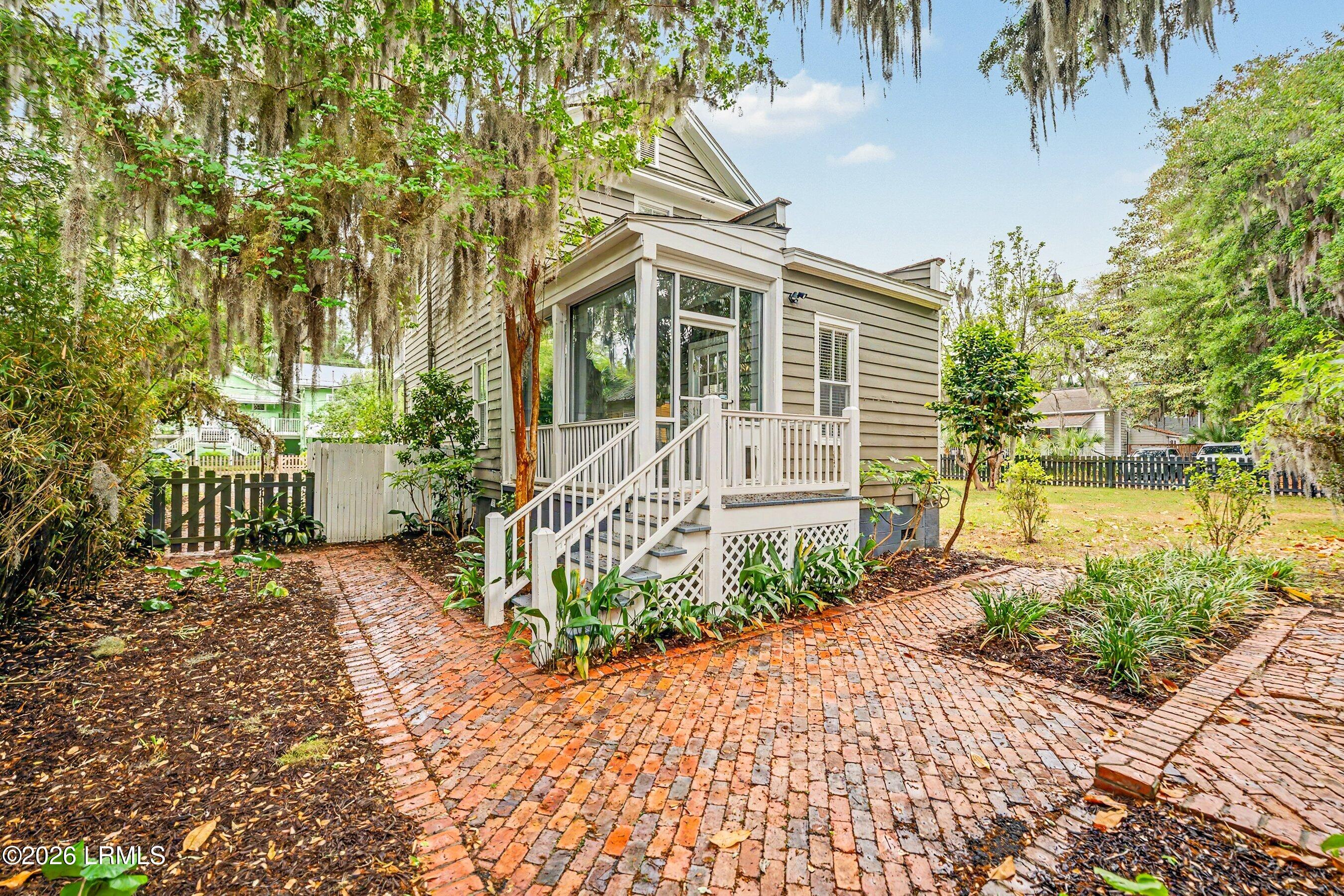 809 Duke Street