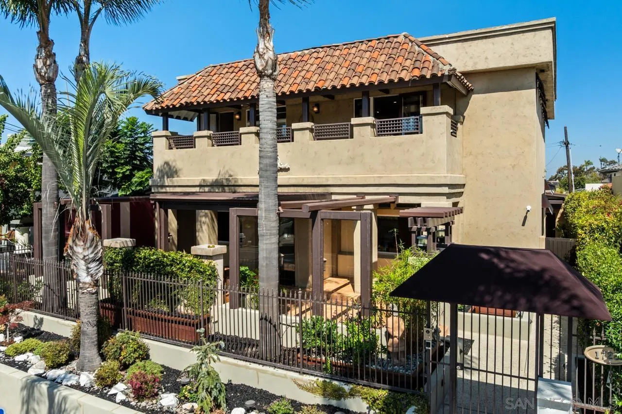 1728 West Lewis