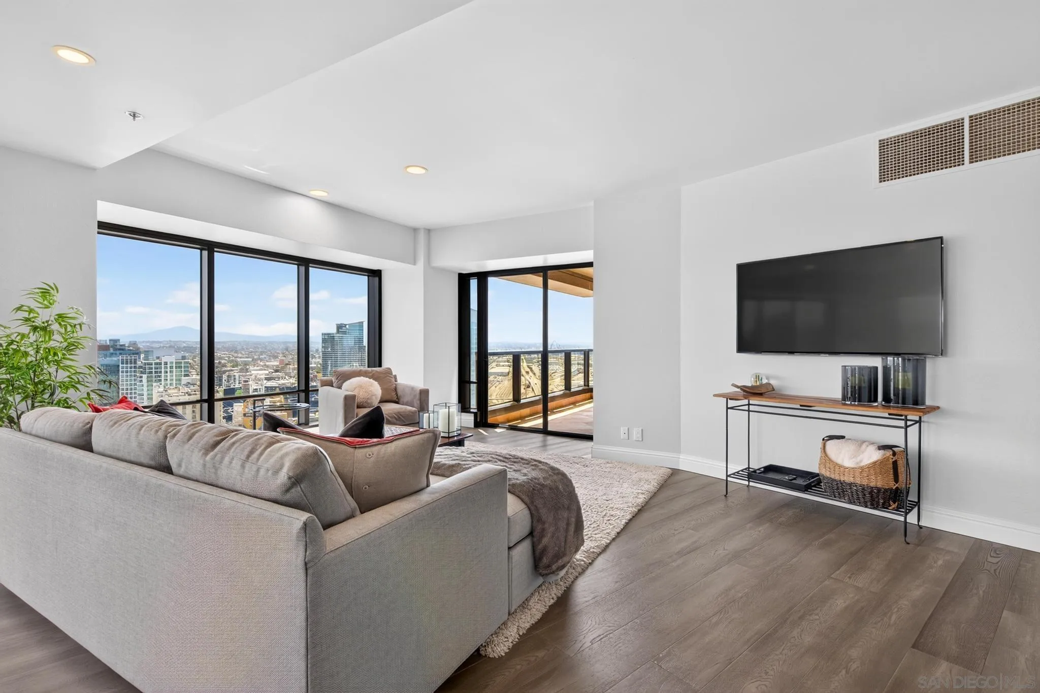 200 Harbor Unit 3001