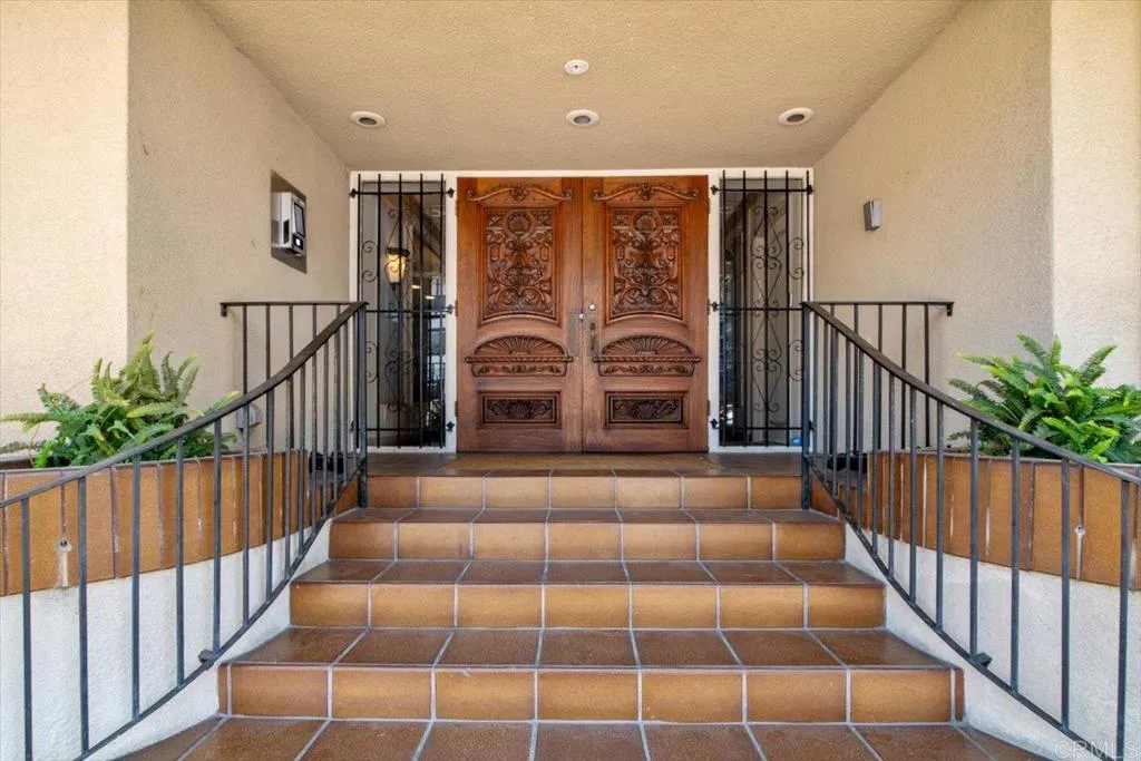 3290 6th Avenue Unit 4c