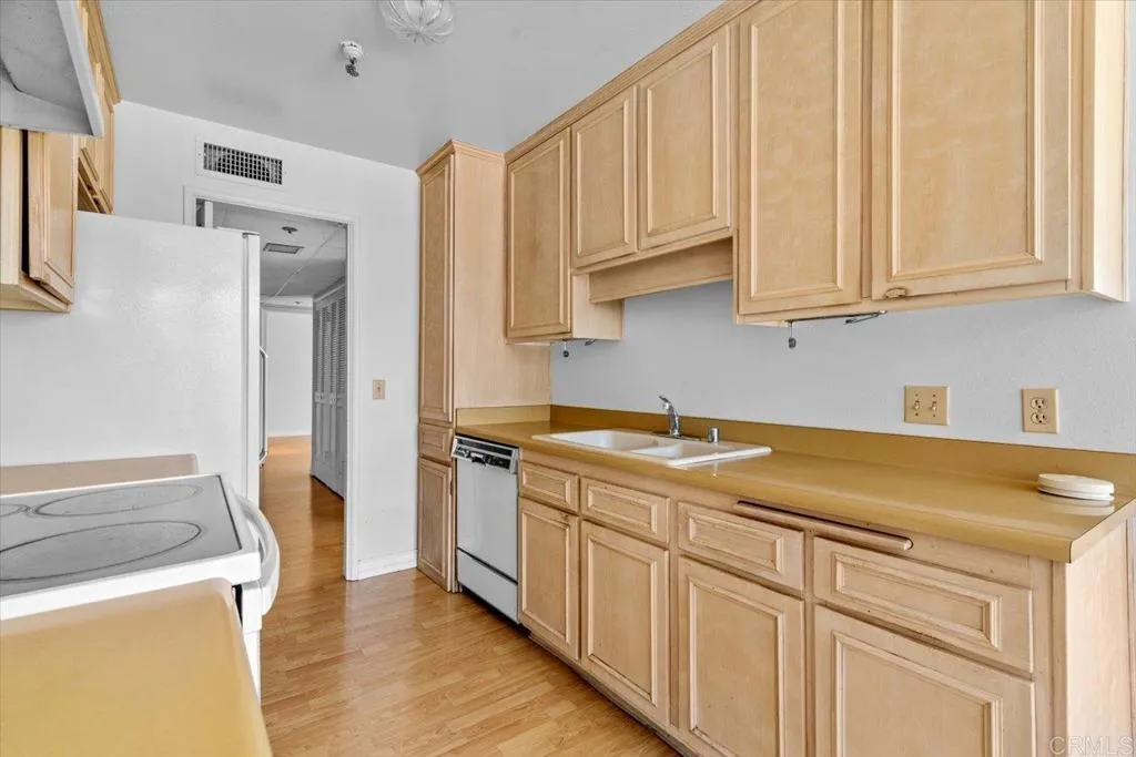 3290 6th Avenue Unit 4c