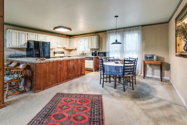8676 Poplar Creek Rd