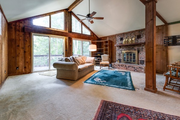 8676 Poplar Creek Rd