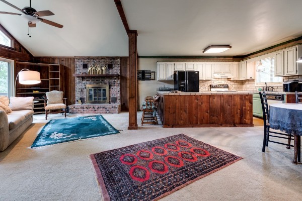 8676 Poplar Creek Rd